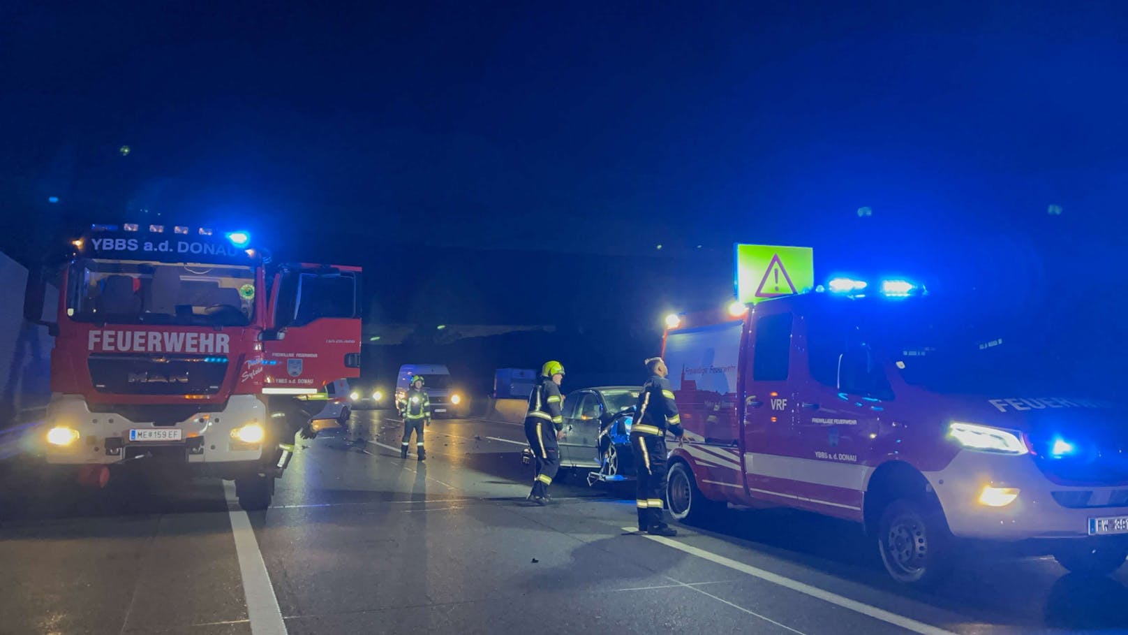 Vier Fahrzeuge fuhren auf der A1 zwischen Ybbs und Amstetten Ost zusammen. Es gab mehrere Verletzte