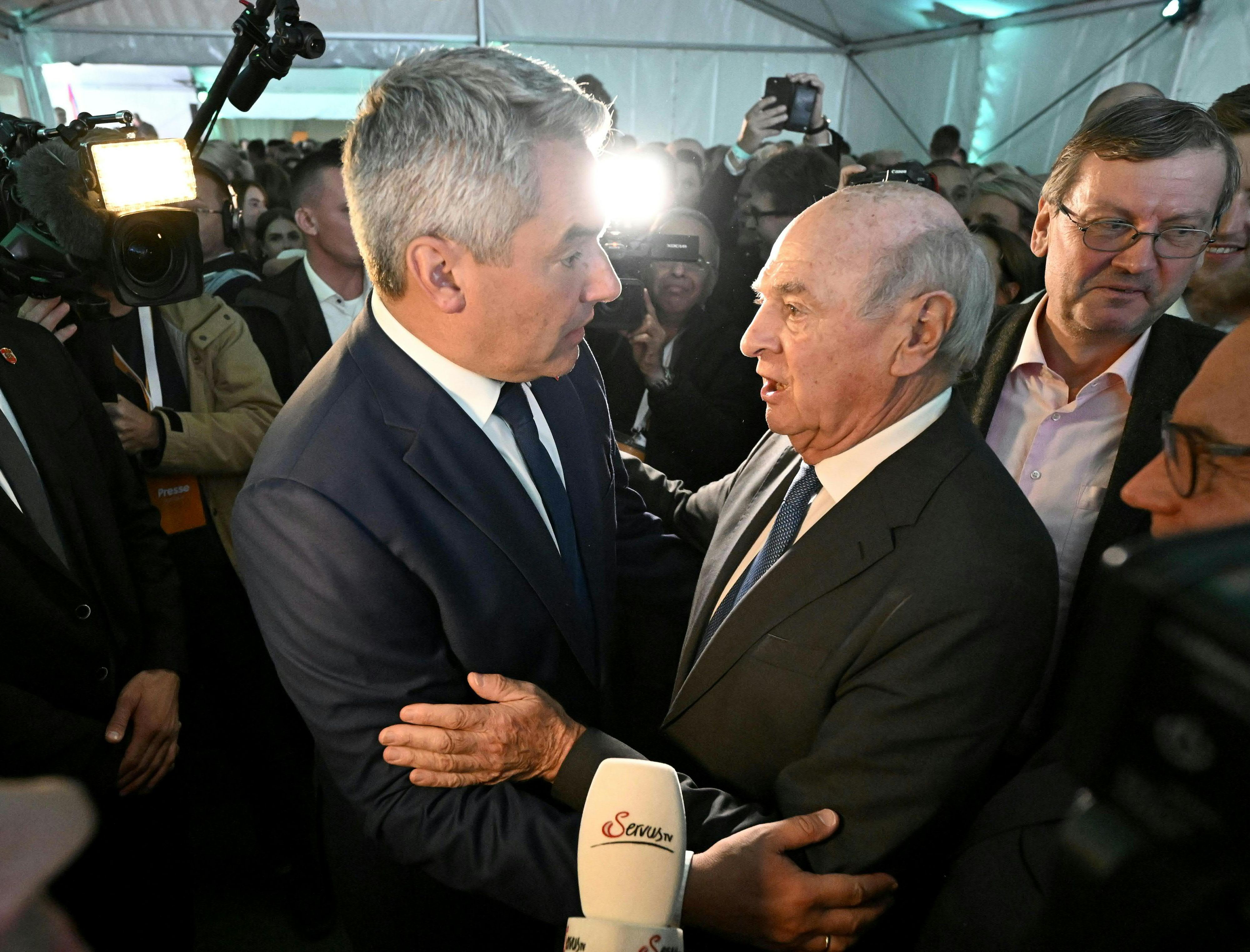 Altlandeshauptmann Erwin Pröll war auch bei der Wahlparty. Das ÖVP-Urgestein würde nicht mit der FPÖ regieren.