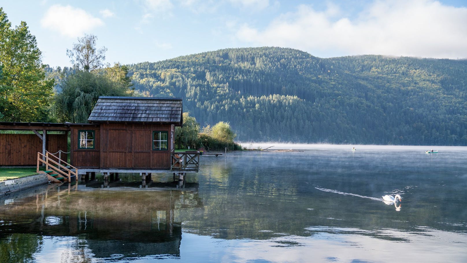 Vor allem im Herbst, Winter und auch im Frühling zeigt sich der See von einer besonderen mystischen Seite – alles ist nochmals stiller und das Erleben der Region verwandelt sich zu einem intensiven Fühlen von Raum und Zeit. Selbst im Hochsommer, wenn rund um den See viel los ist, bleibt der Seefischer ein Ort der Idylle.