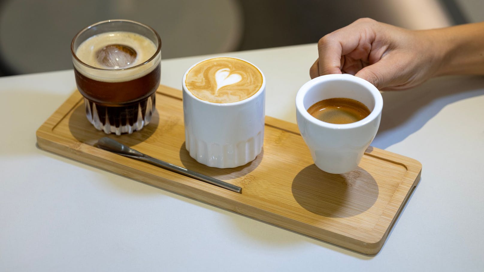 Espresso, Melange, Cappuccino, Flat White, Cold Brew, Nitro: Du hast den Kaffee-Durchblick verloren? Kein Problem, hier kommt ein kleines 1x1.