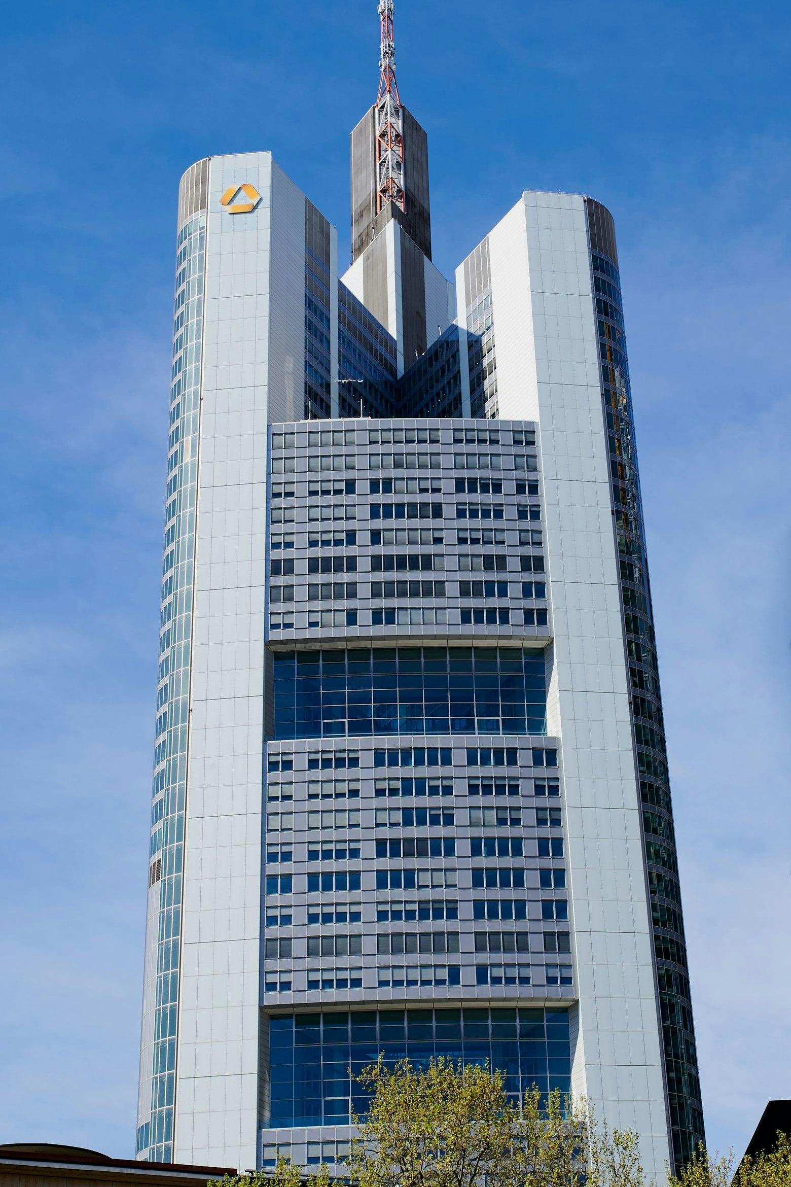 Das Gewerbehochhaus in Frankfurt, Sitz der Commerzbank AG