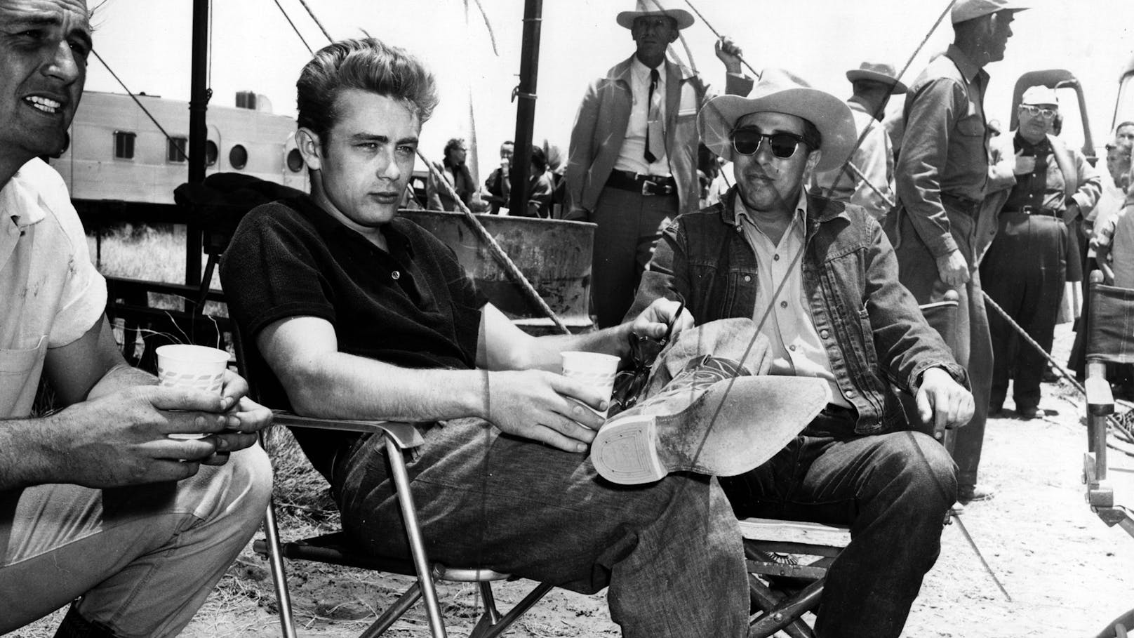 Männlicher Mitbewohner gesteht Romanze mit James Dean