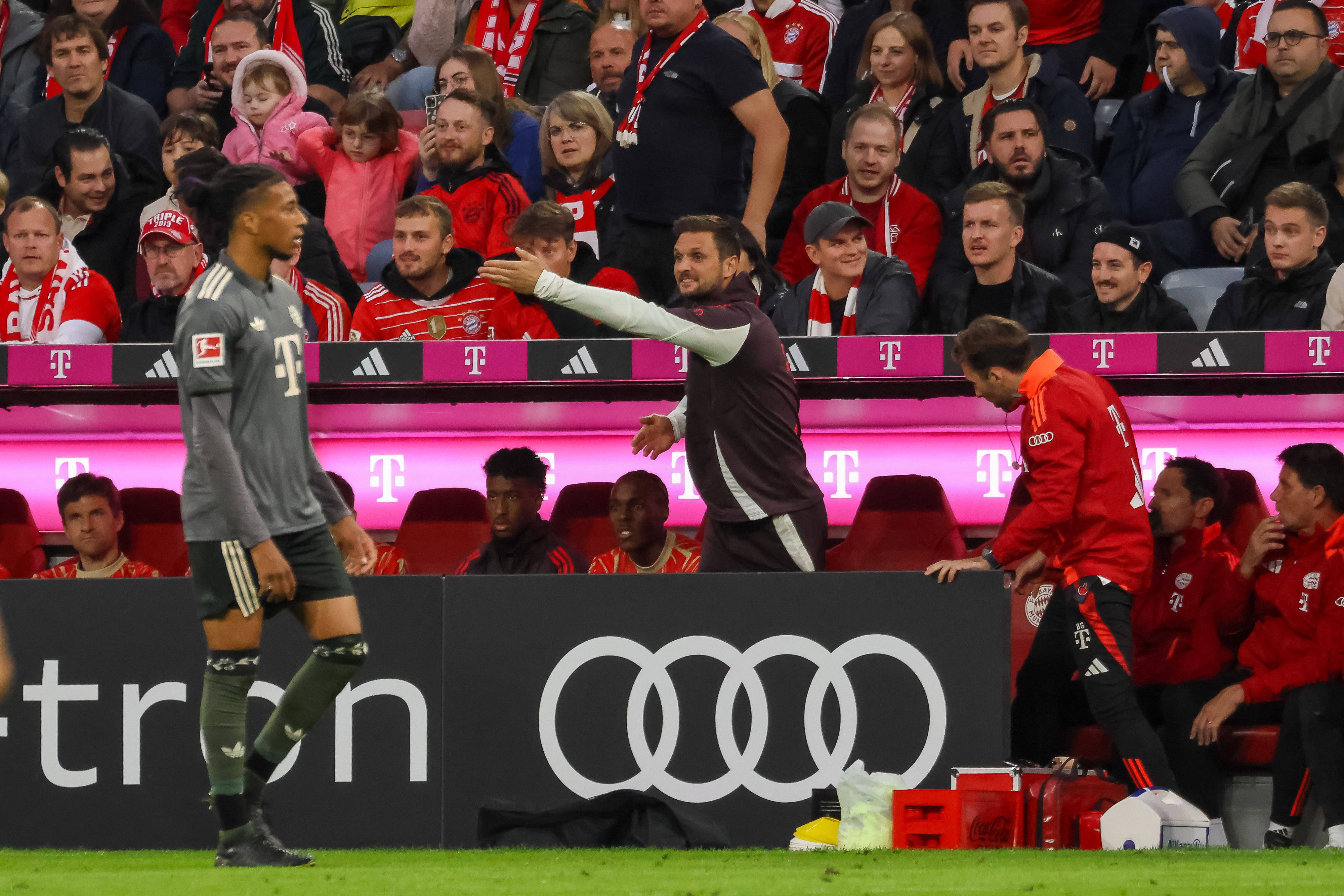 Sven Ulreich schimpft von der Ersatzbank