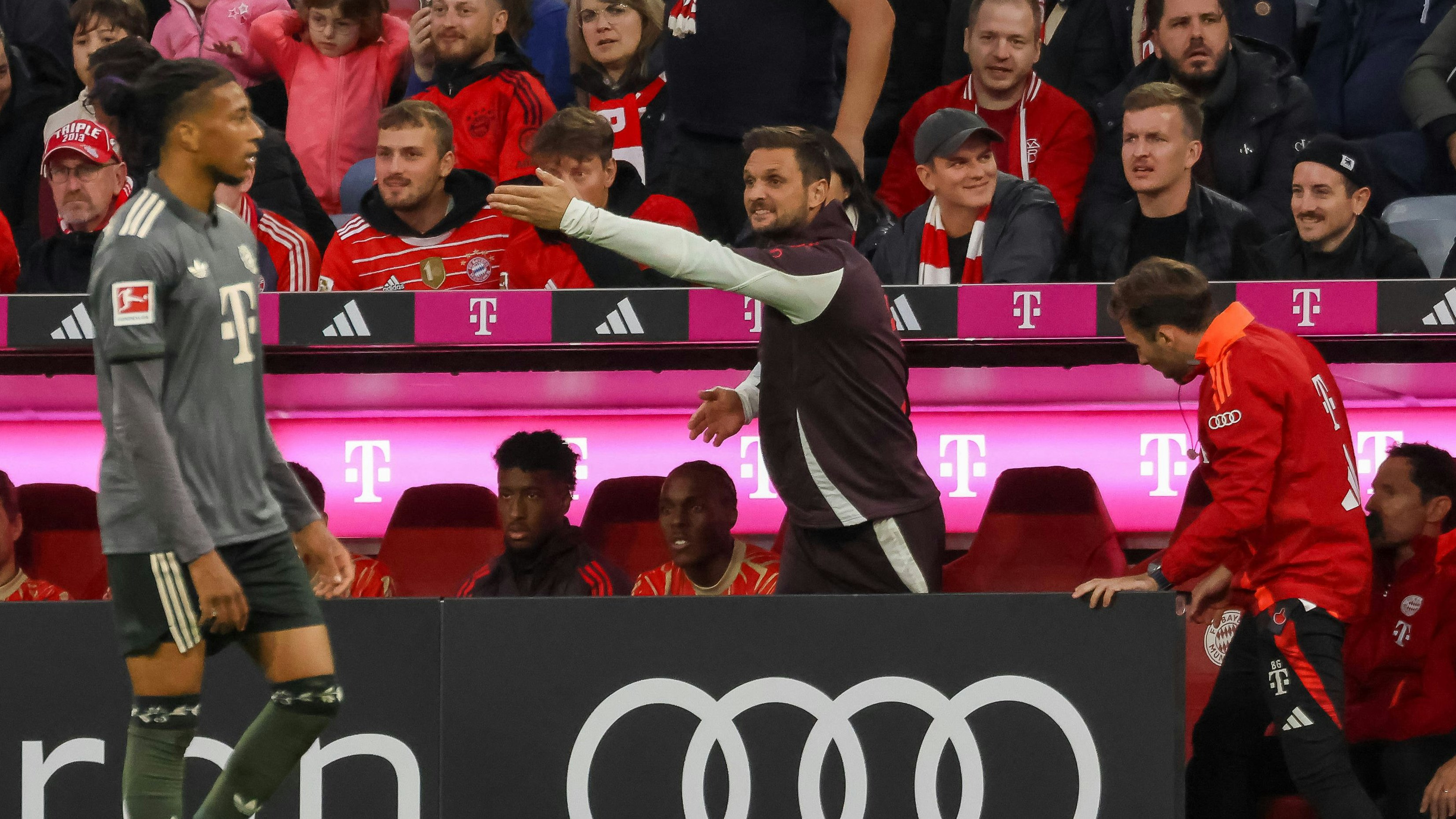 Sven Ulreich schimpft von der Ersatzbank