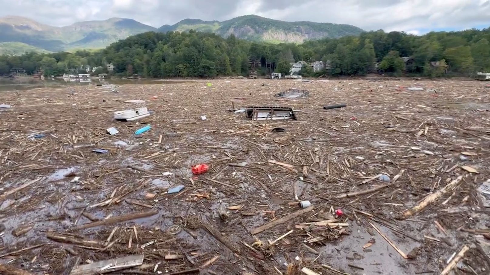 Bilder der Verwüstung nach Hurrikan Helene in North Carolina Ende September 2024.