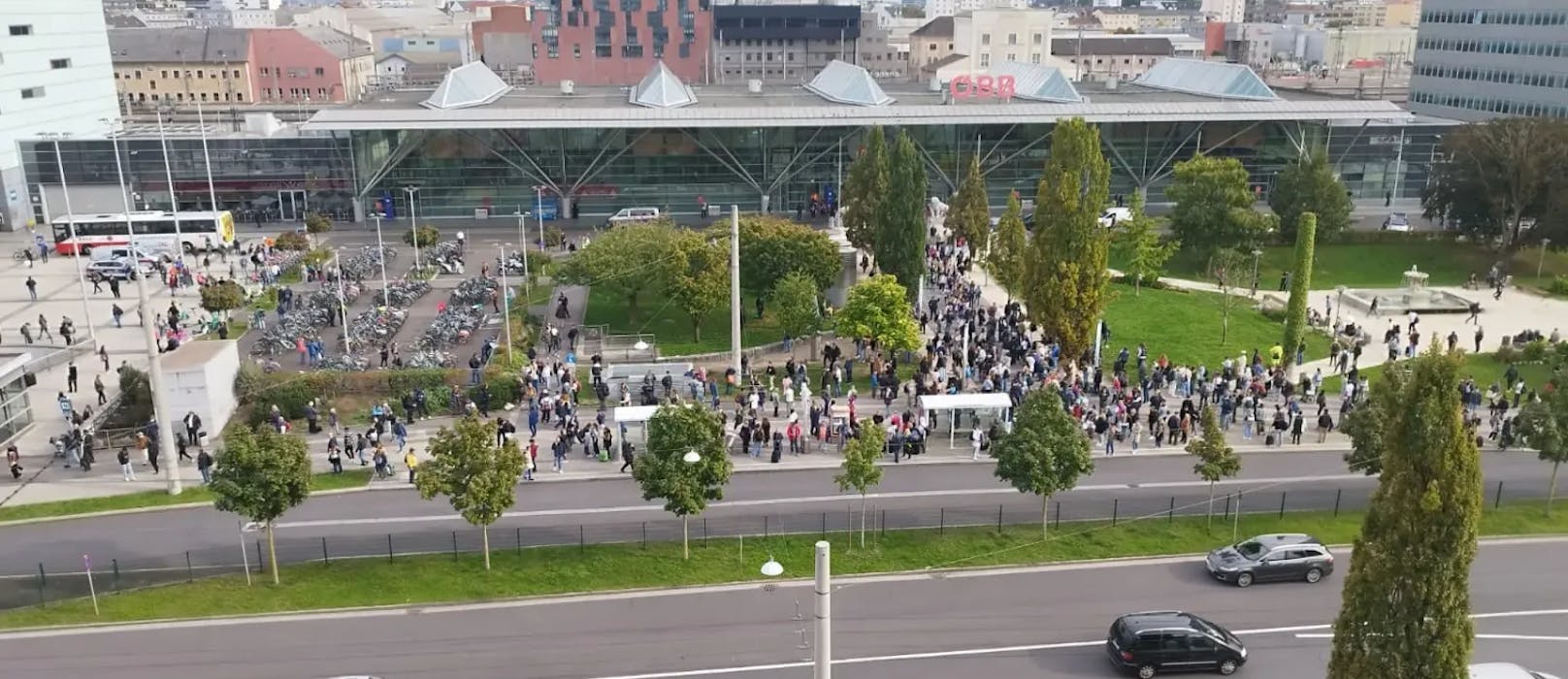 Der gesamte Linzer Hauptbahnhof wurde am Dienstagnachmittag evakuiert.