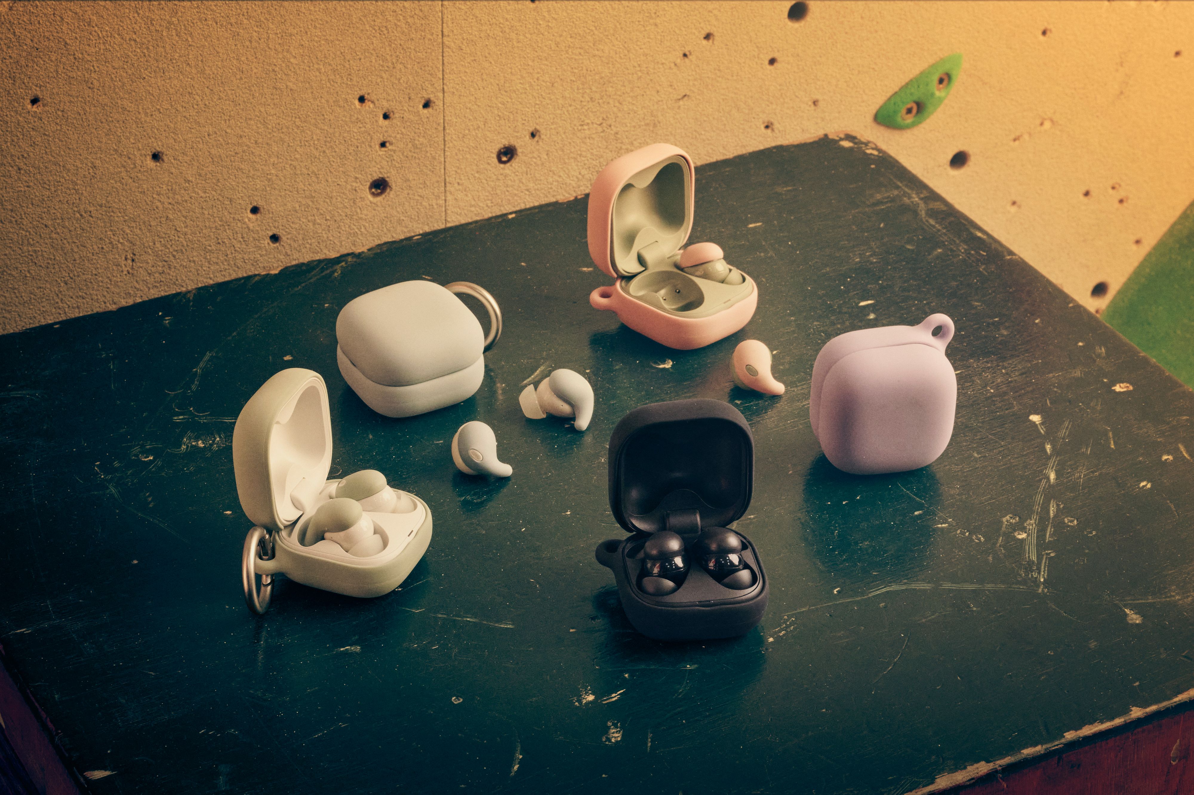 Die LinkBuds Fit bieten neu Silikon-Luftkissen für besseren Halt der Ohrstöpsel.