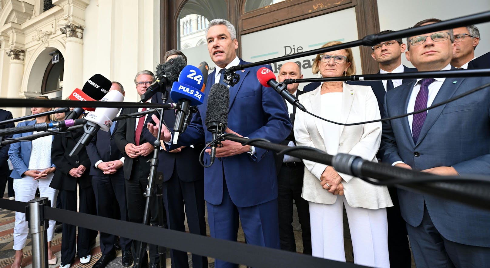 ÖVP-Chef Karl Nehammer am Dienstag, 1. Oktober 2024, während eines Statements nach dem ÖVP-Bundesparteivorstand in Wien.