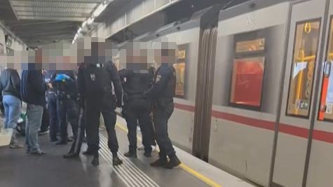 Polizeieinsatz am Samstagabend in einer Wiener U-Bahn-Station.