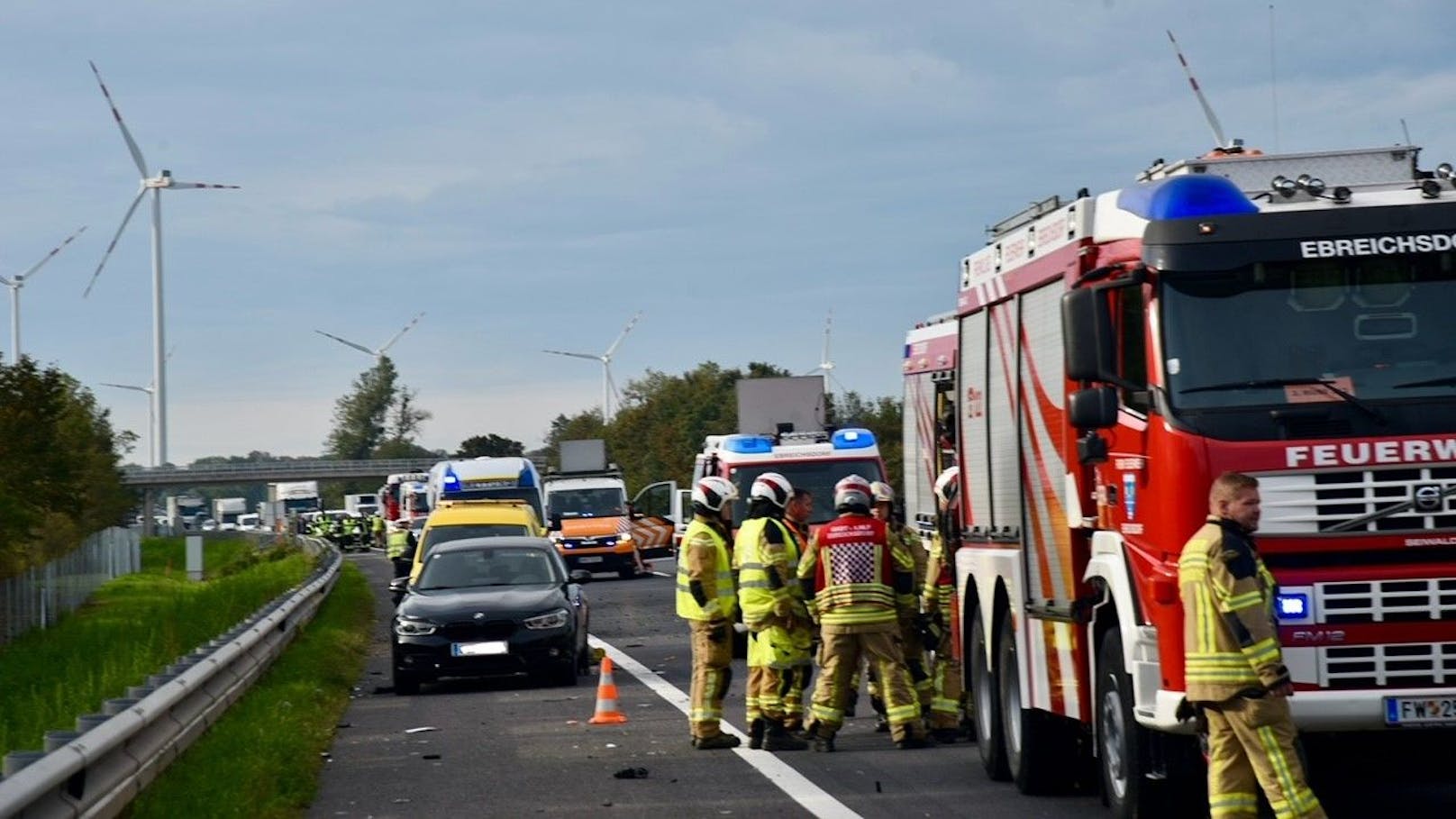 Lkw rammt Pannenhelfer bei Hilfseinsatz – tot