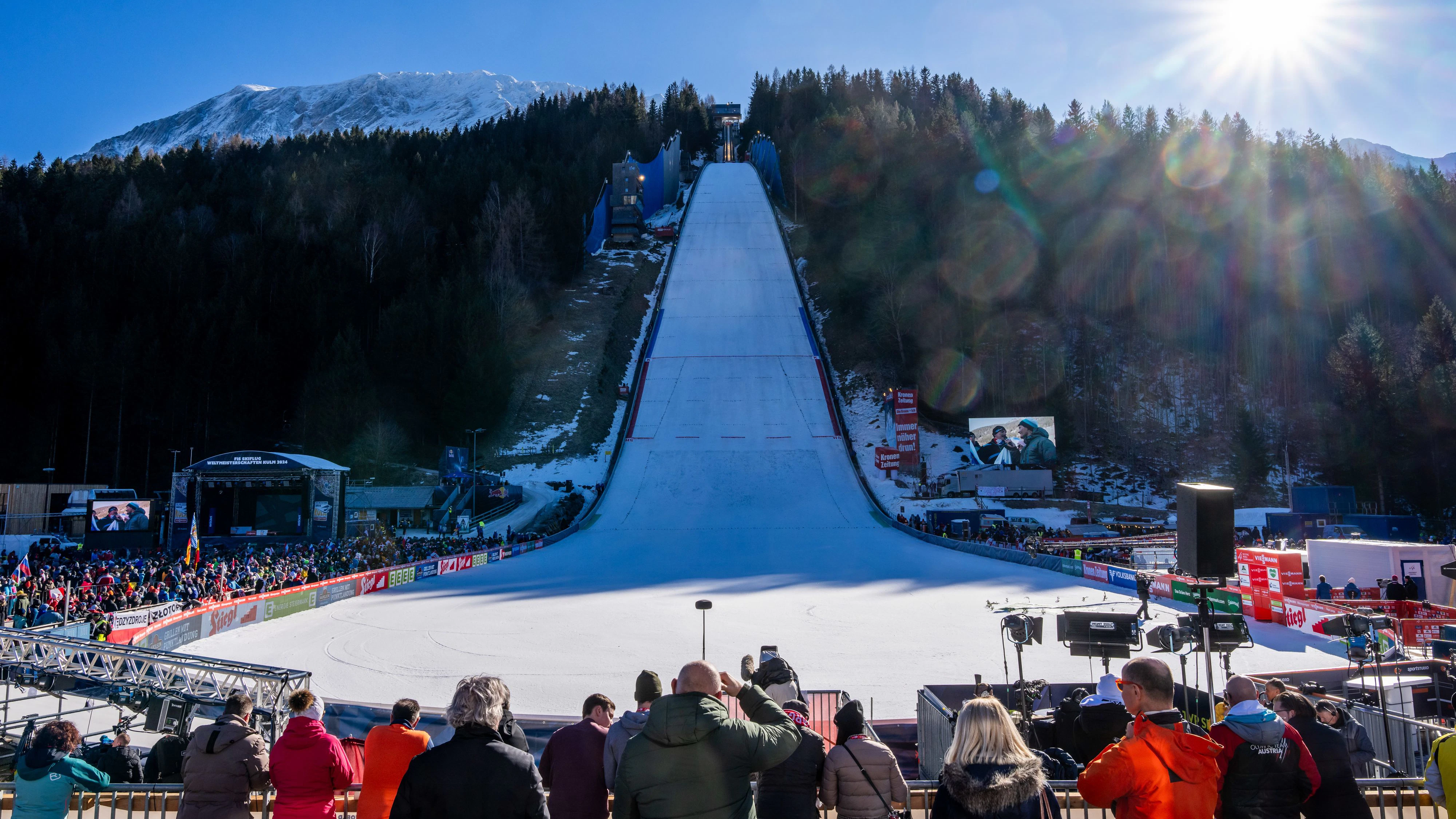 Die Nordischen Kombinierer feiern ihre Premiere in der Steiermark.