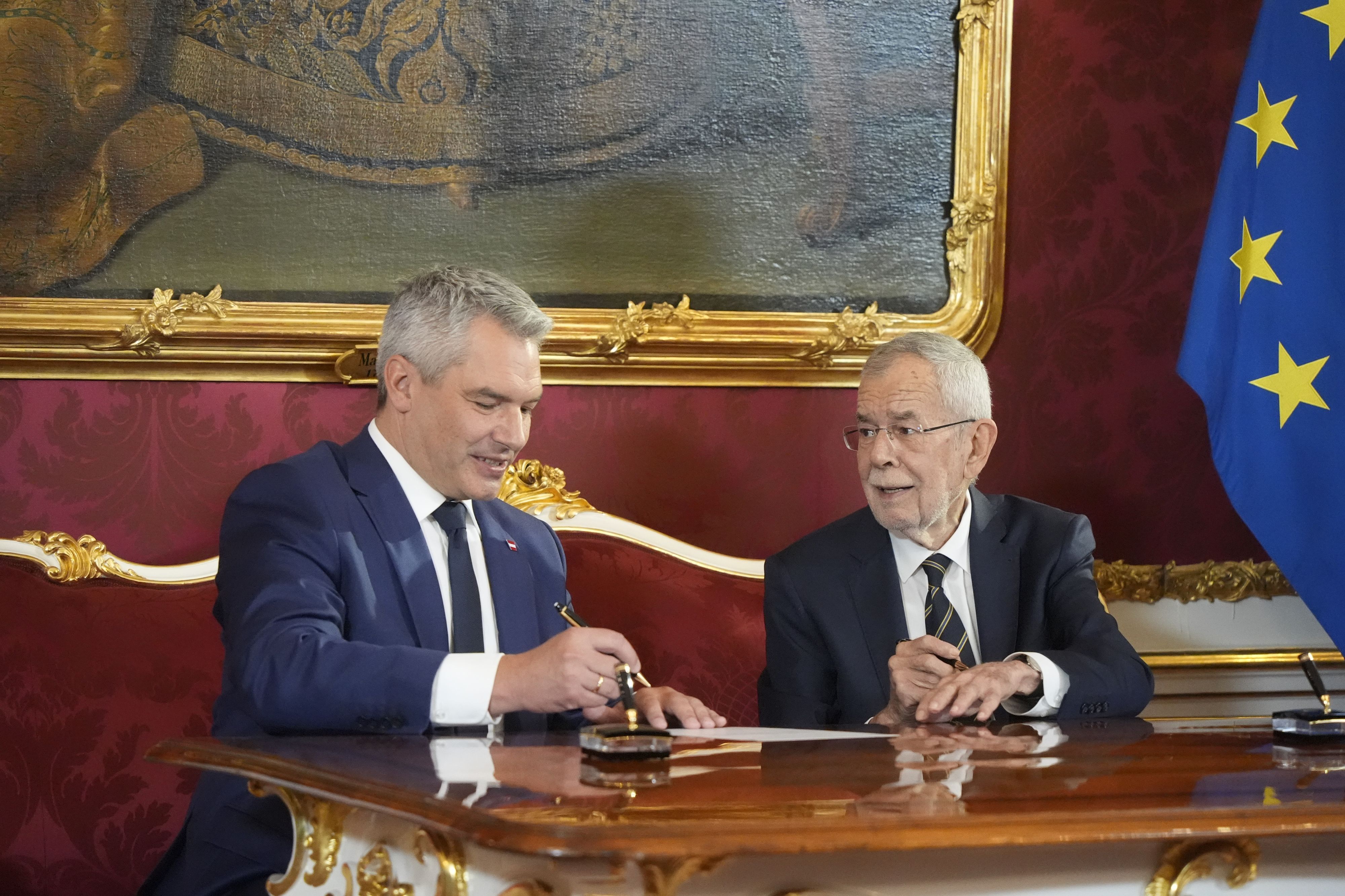 Vertauschte Rollen: Weil Bundespräsident Alexander Van der Bellen aus gesundheitlichen Gründen ausfällt, wird Bundeskanzler Karl Nehammer am Montag die Angelobung von Vorarlbergs Landeshauptmann Markus Wallner vollziehen. (Archivbild)