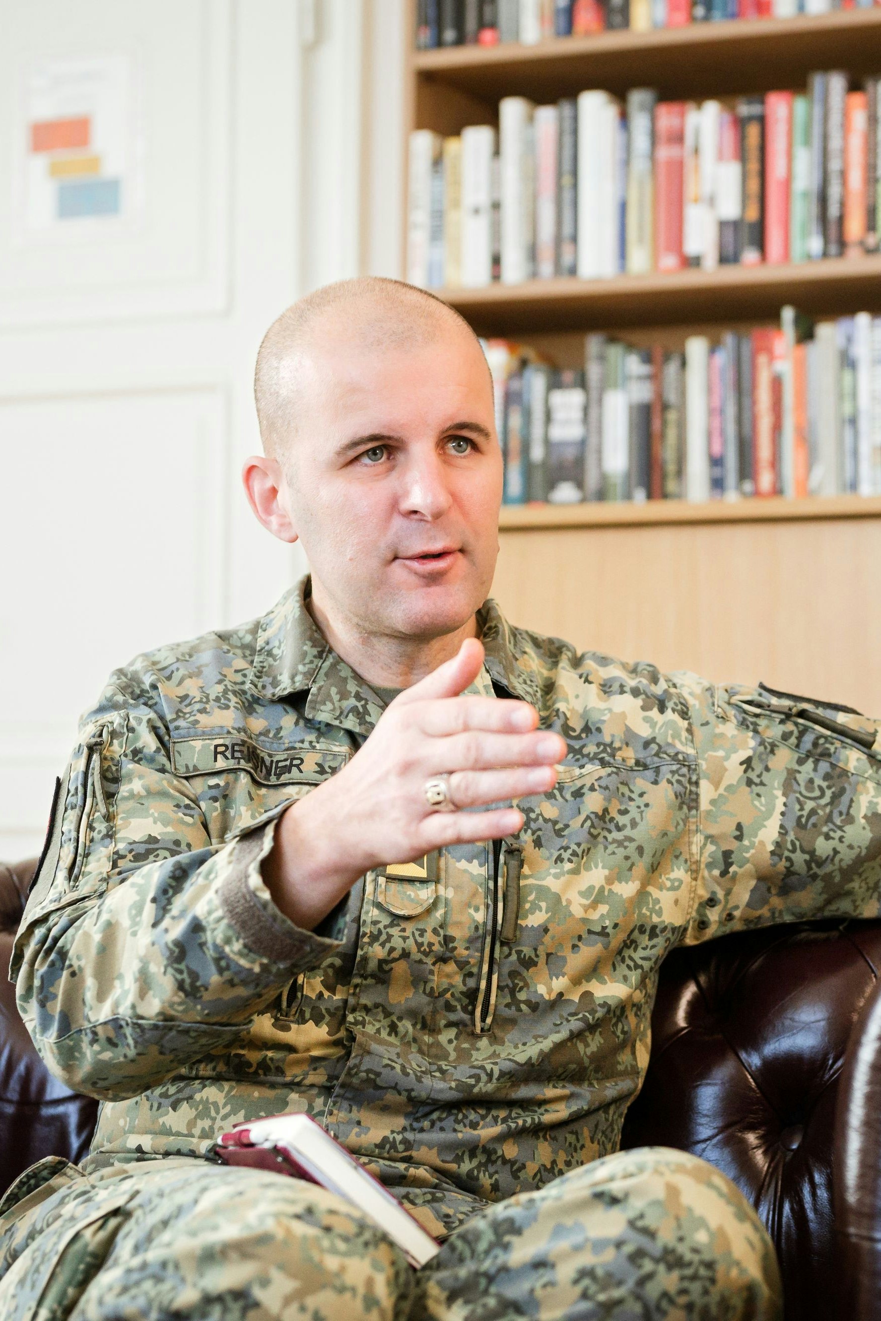 Oberst Markus Reisner, Historiker, Rechtswissenschafter und TV-Experte für alles Militärische