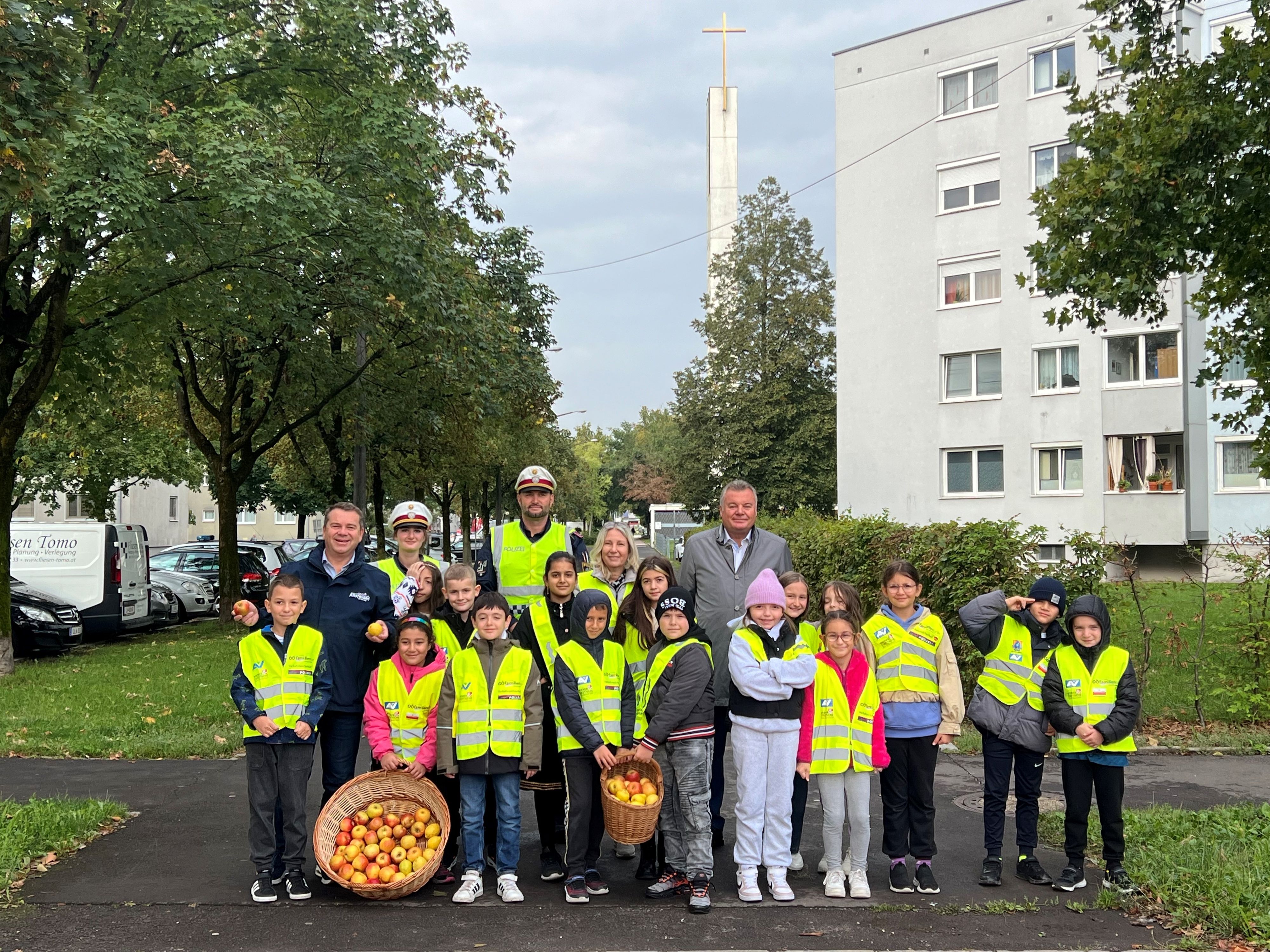 Apfel-Zitrone-Aktion des Landes OÖ sorgt für mehr Bewusstsein für Verkehrssicherheit in Schulnähe