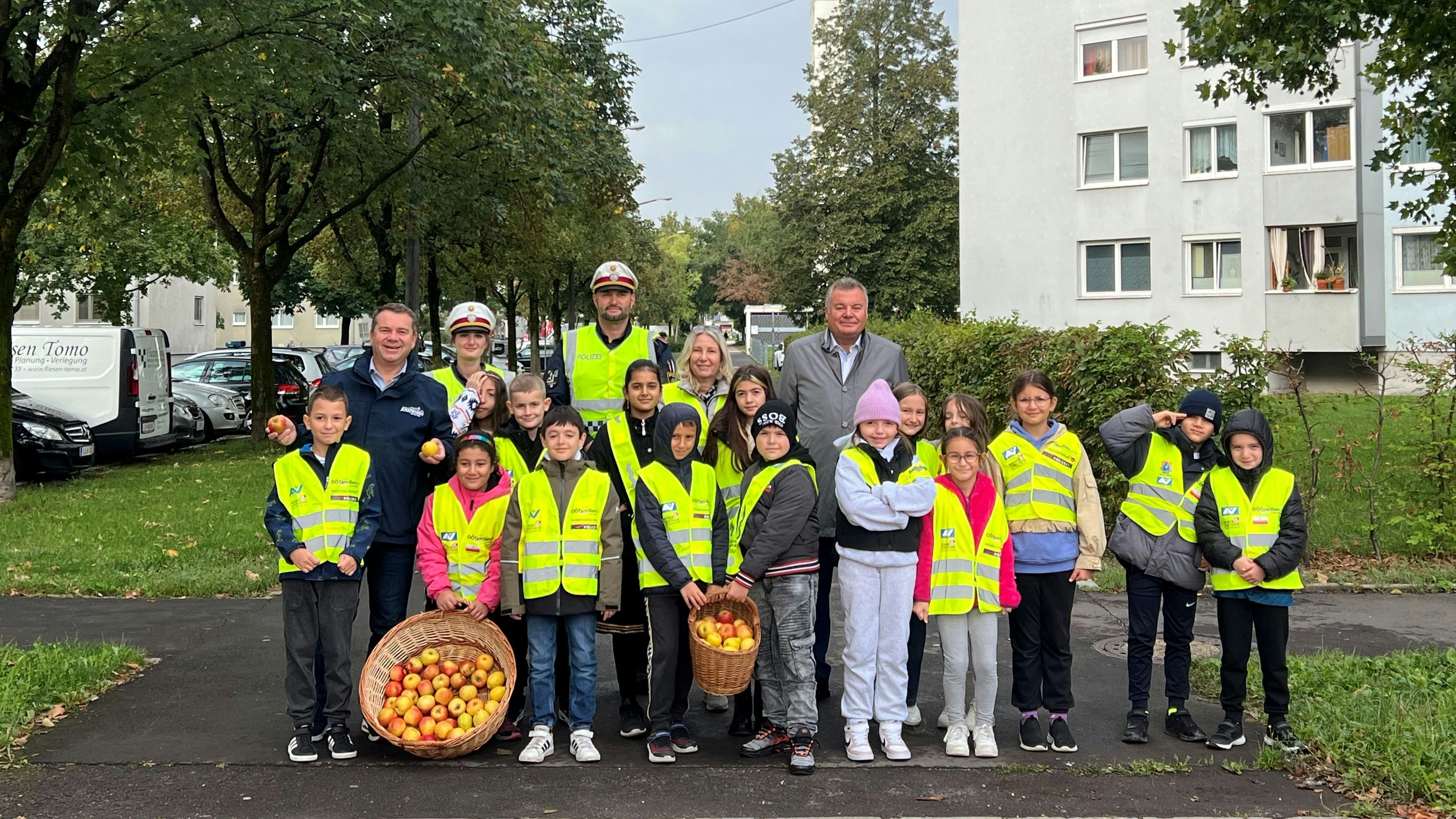Apfel-Zitrone-Aktion des Landes OÖ sorgt für mehr Bewusstsein für Verkehrssicherheit in Schulnähe