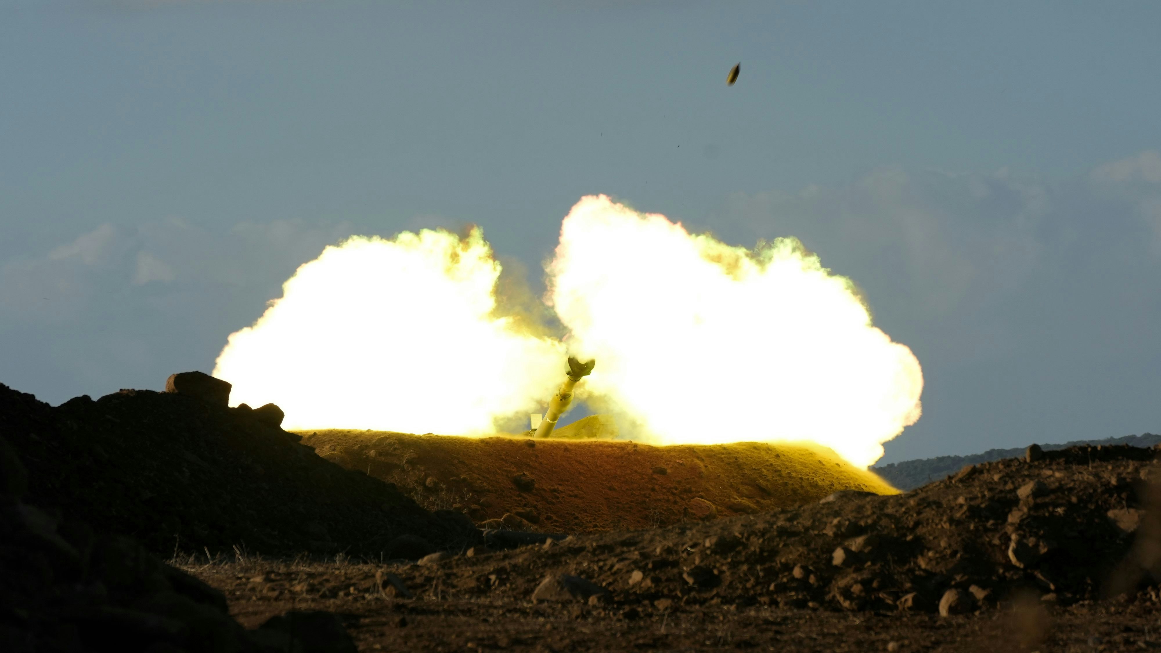 Israelische Artillerie im Einsatz im Südlibanon