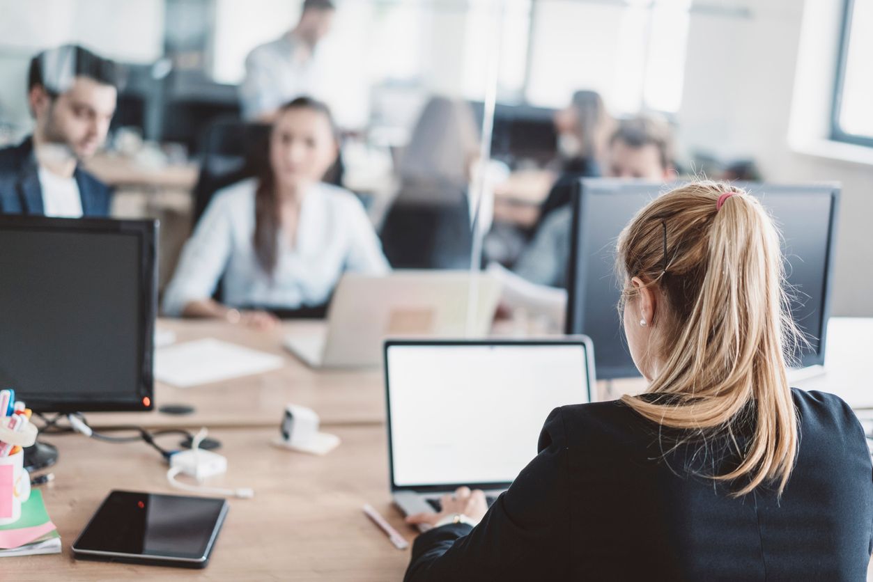 Laut Studie haben Vollzeit angestellte Frauen ein deutlich höheres Krebsrisiko als Frauen, die vollzeitlich Haushalt und Kinder betreuen.