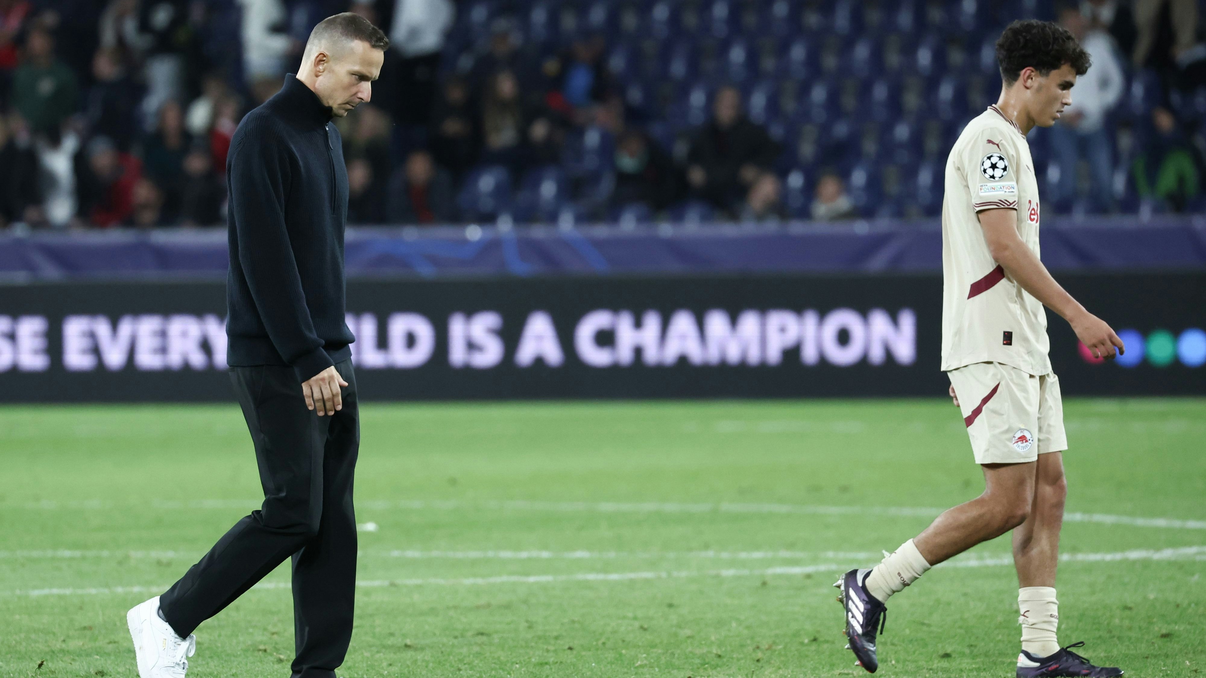 "Bullen"-Coach Pep Lijnders war nach der Blamage frustriert.