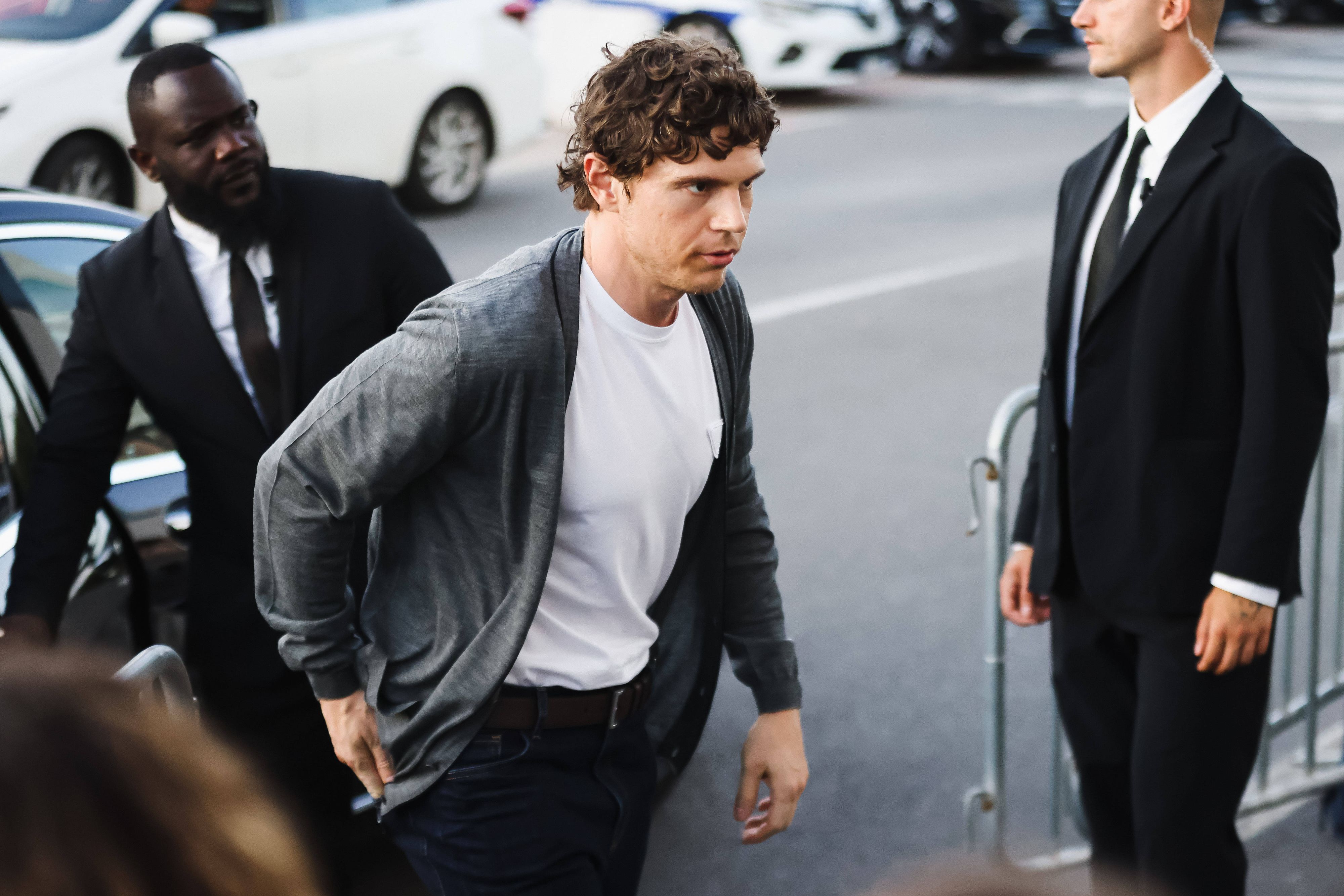 Evan Peters kehrt vor Ryan Murphys Kamera zurück.