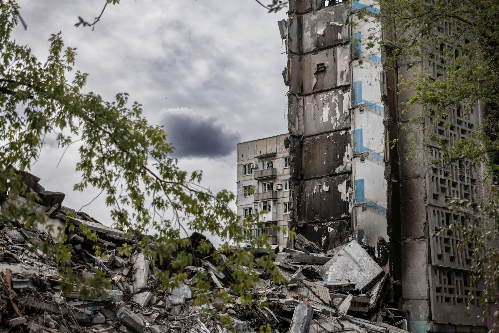 A view shows apartment buildings damaged by a Russian military strike, amid Russia's attack on Ukraine, in the front line city of Vuhledar in Donetsk region, Ukraine October 10, 2023. REUTERS/Yevhen Titov