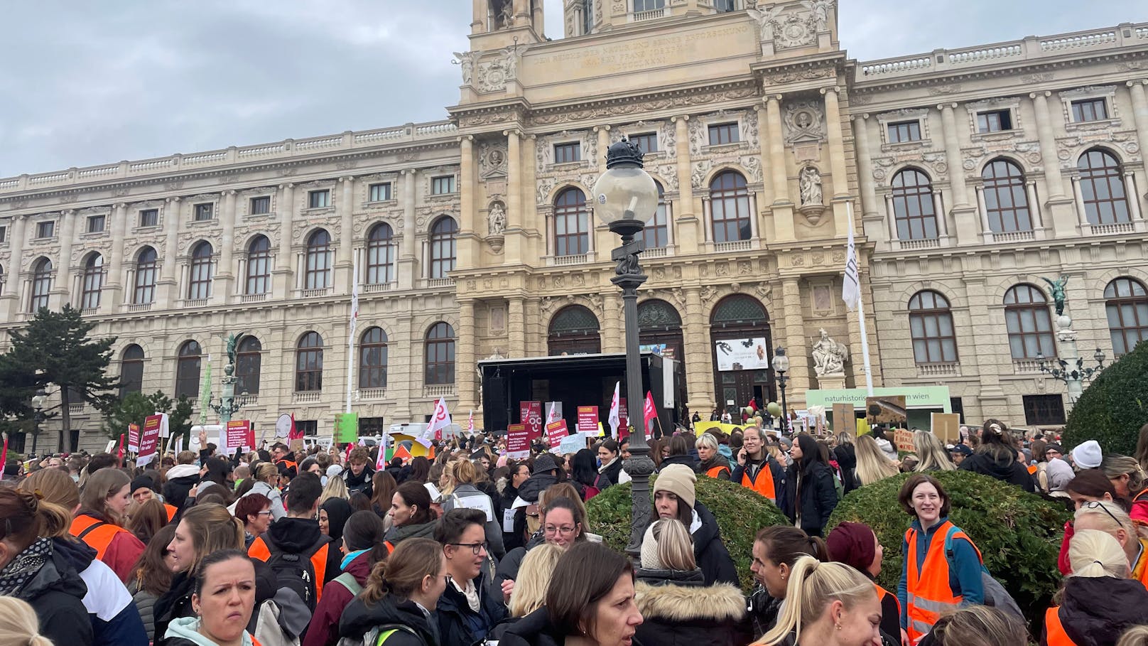 Anwesend waren Pädagogen aus mehr als 300 Standorten