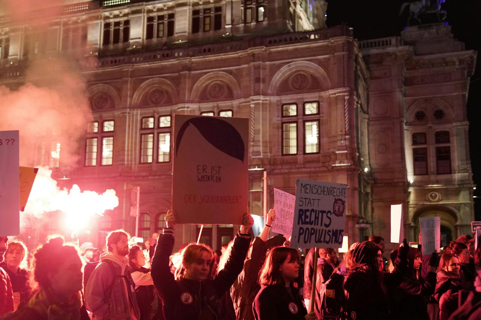 Mehrere Tausend Wiener demonstrierten am Donnerstag gegen Herbert Kickl (FPÖ)