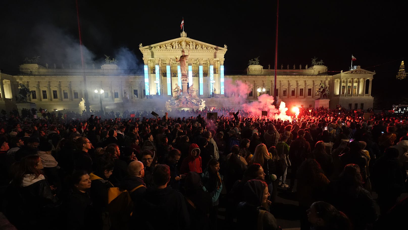 Verkehrs-Chaos in Wien! Tausende protestieren gegen FPÖ