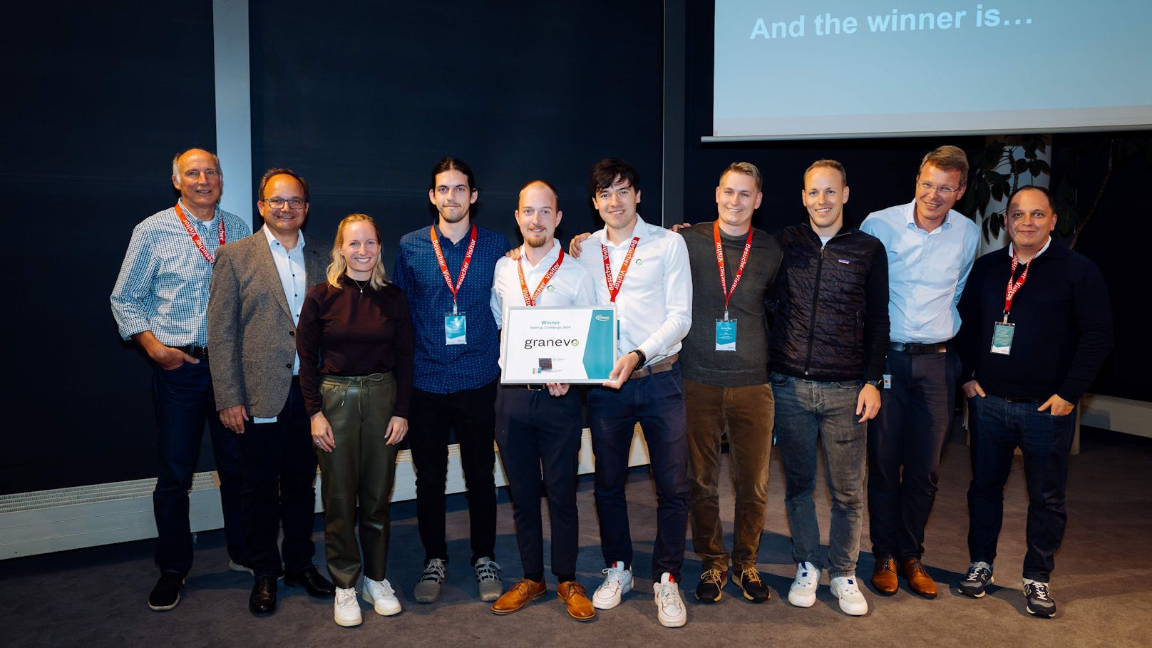 Gewinner-Startup Granevo und Fachjury beim Infineon Startup Challenge Demo Day.