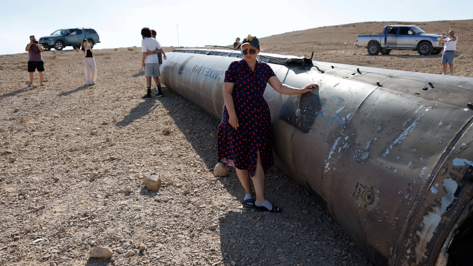 Am Dienstagabend griff der Iran Israel an. Fotos zeigen, welches gewaltige Ausmaß dieser Angriff tatsächlich hatte. Die Überreste einer iranischen Rakete sorgen für viel Aufsehen.