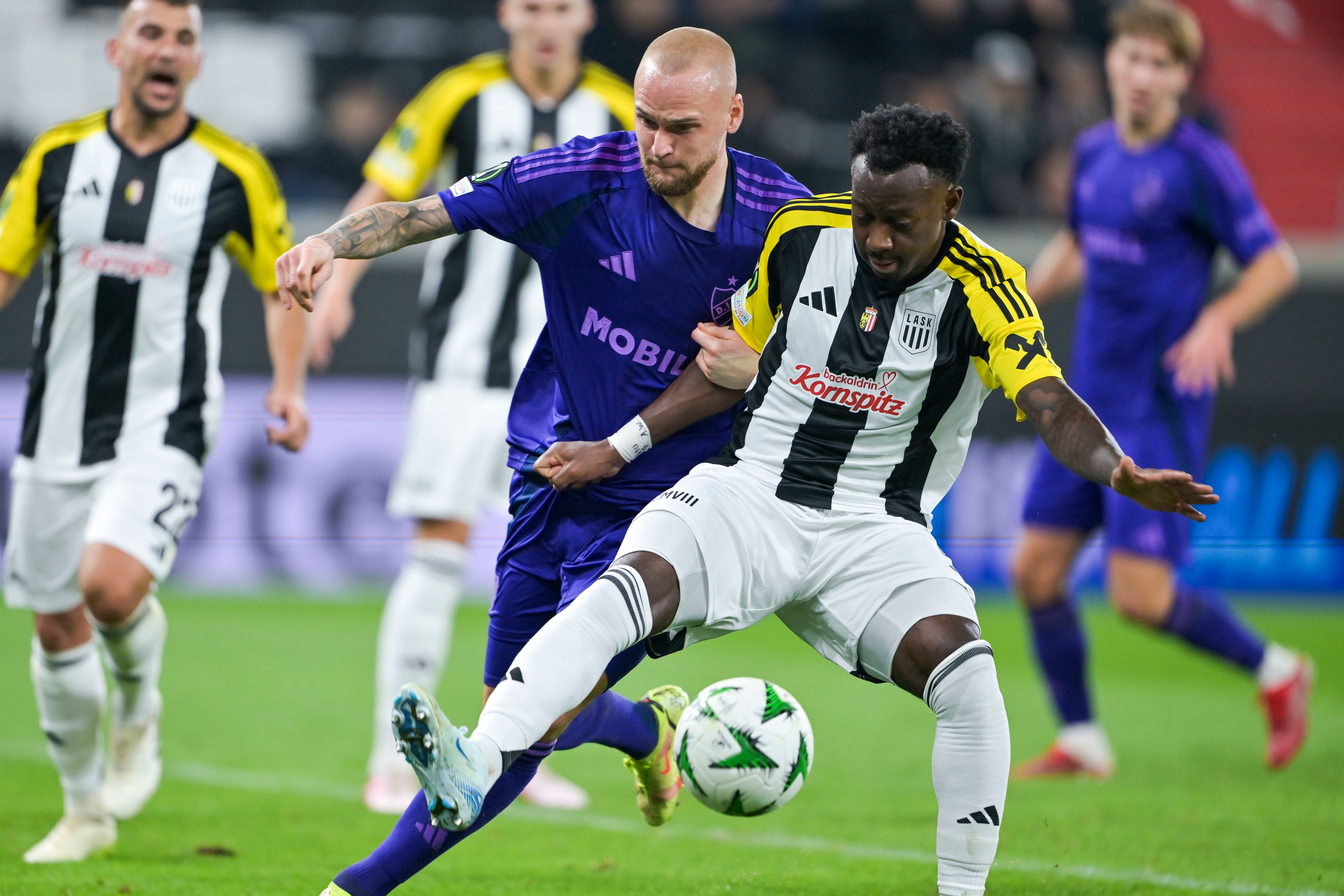 Der LASK im Conference-League-Duell gegen Djurgarden. 