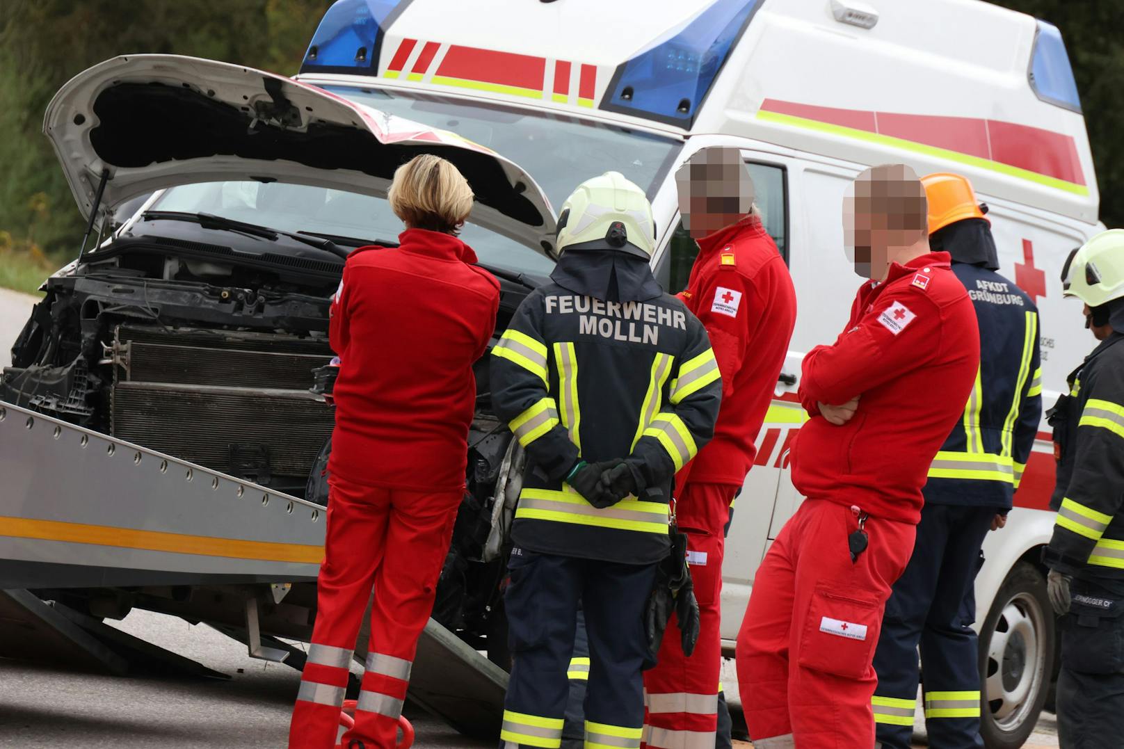 Feuerwehr, Rettung, Notarzt, Notarzthubschrauber und Polizei waren im Einsatz.