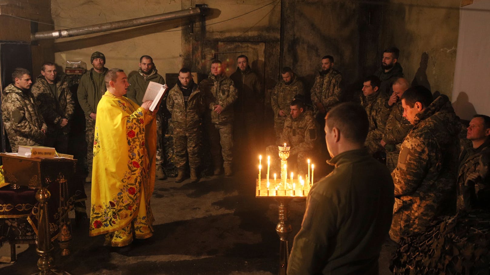 Bilder einer orthodoxen Messe für die Verteidiger von Wuhledar, die 72. Mechanisierte Brigade, am 15. Dezember 2023.