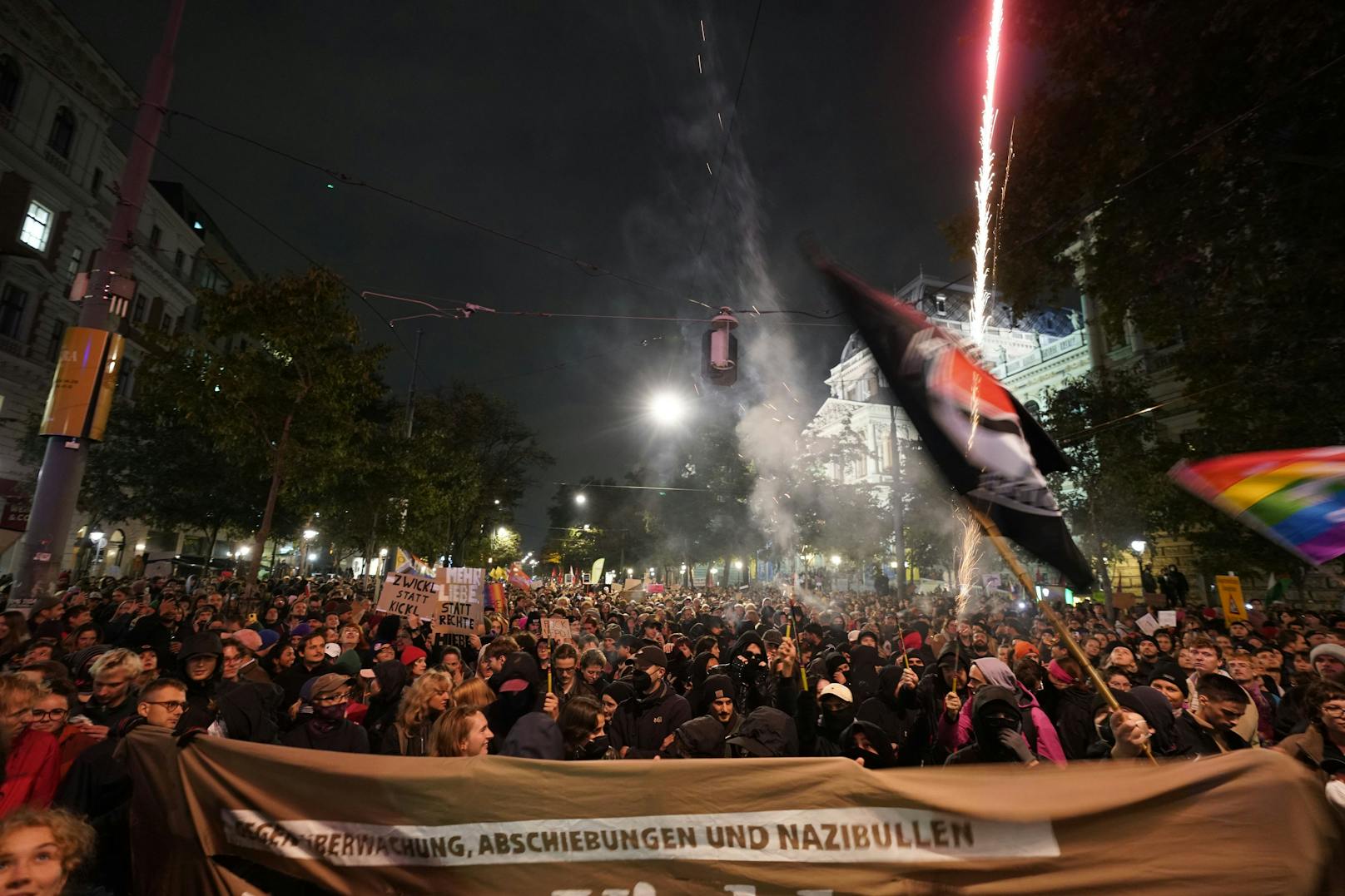 Mehrere Tausend Wiener demonstrierten am Donnerstag gegen Herbert Kickl (FPÖ)