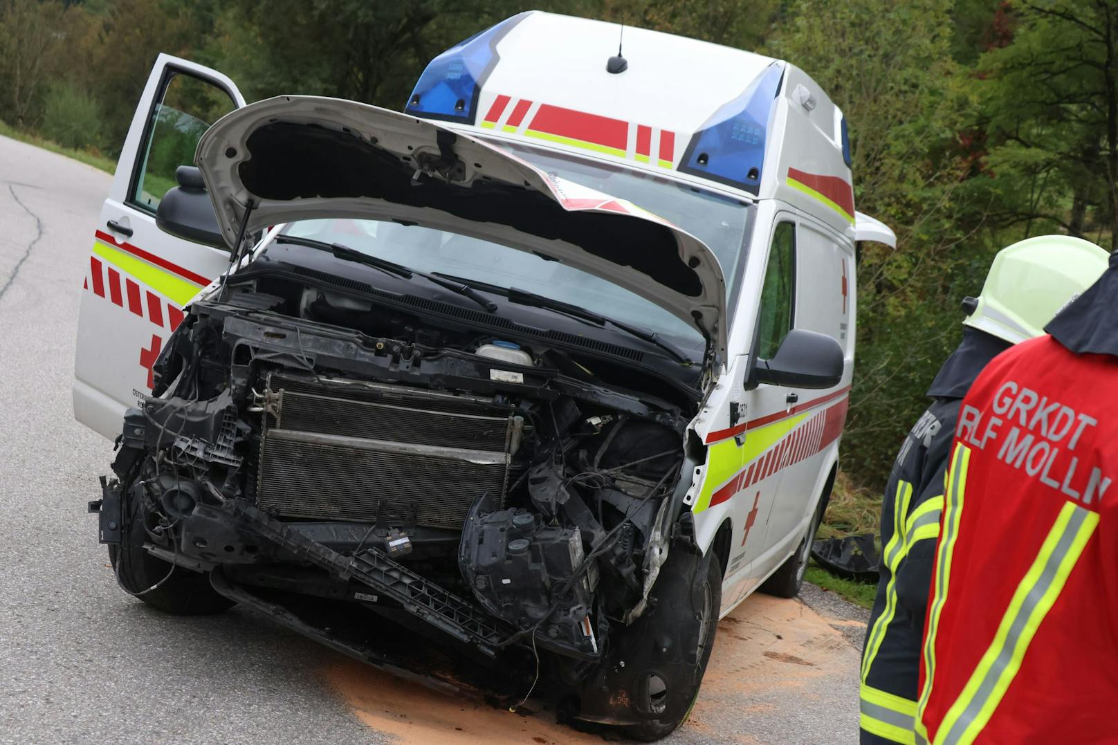 Ein Unfall mit einem Rettungsauto forderte am Donnerstag drei Verletzte.