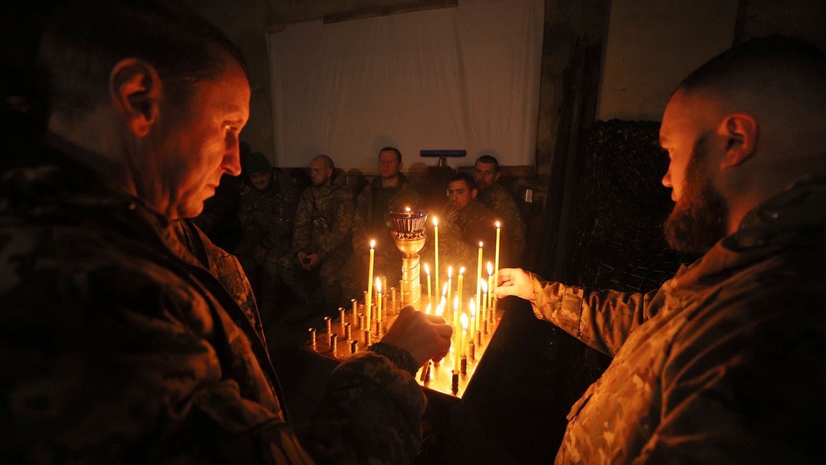 Bilder einer orthodoxen Messe für die Verteidiger von Wuhledar, die 72. Mechanisierte Brigade, am 15. Dezember 2023.