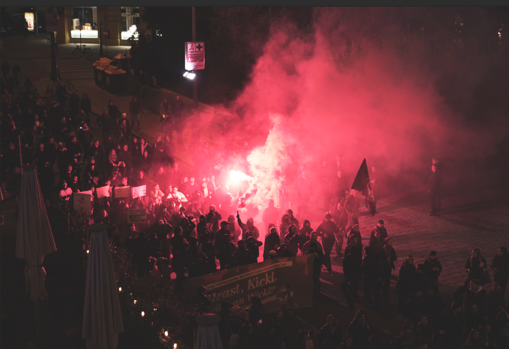 Laut den Veranstaltern demonstrierten Donnerstagabend in der Wiener Innenstadt 25.000 Menschen gegen die FPÖ.