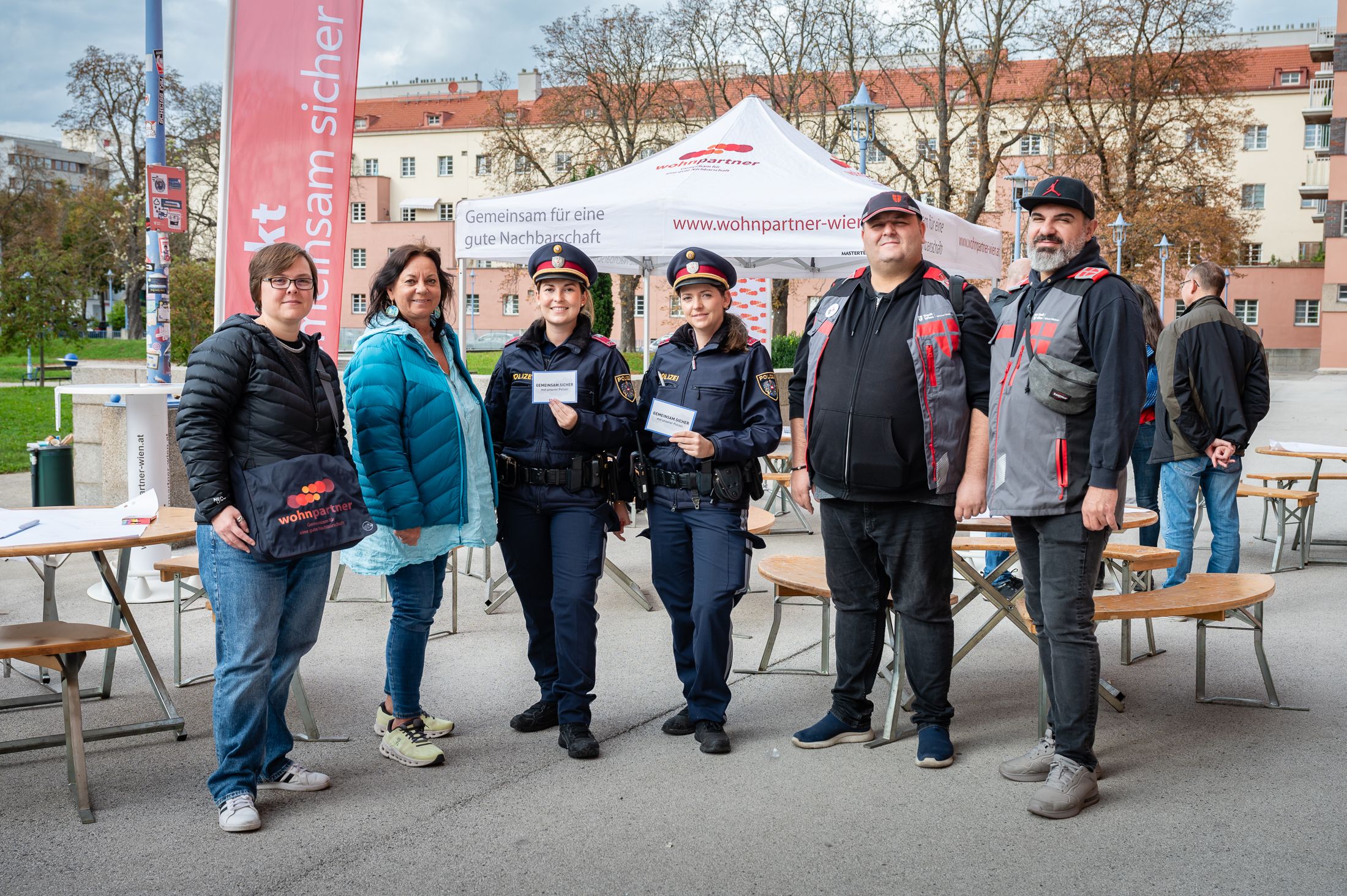 Die neue Initiative von wohnpartner, Wiener Wohnen und Grätzlpolizei fördert die Sicherheit in den Gemeindebauten.