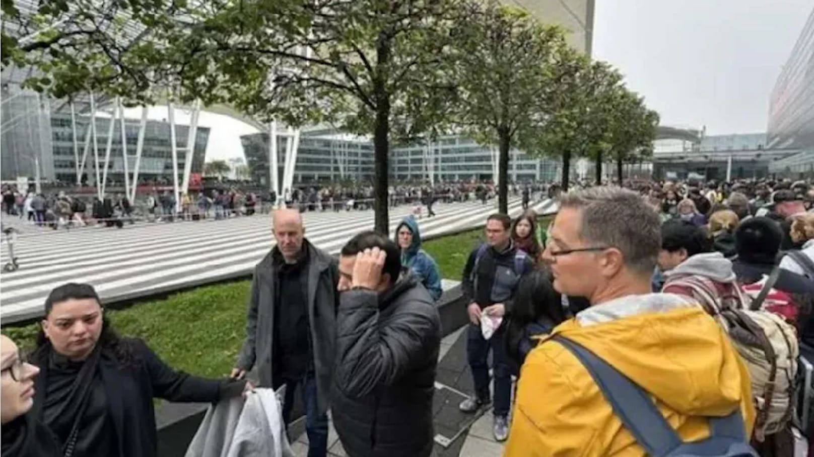 Wegen Oktoberfest: Zwei Kilometer Schlange am Flughafen