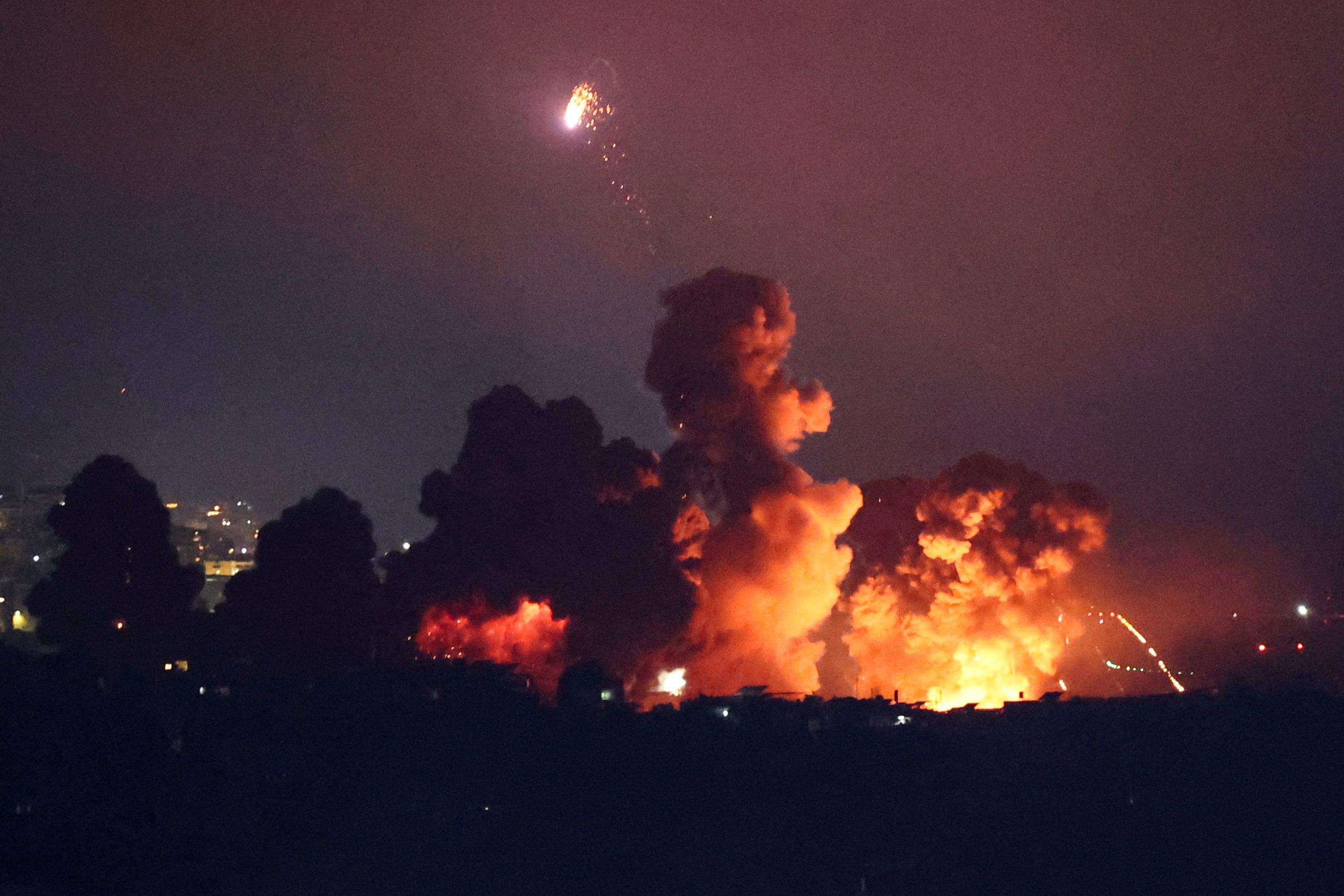 Die israelische Armee setzte in der Nacht auf Freitag die Angriffe auf ihre Feinde fort.