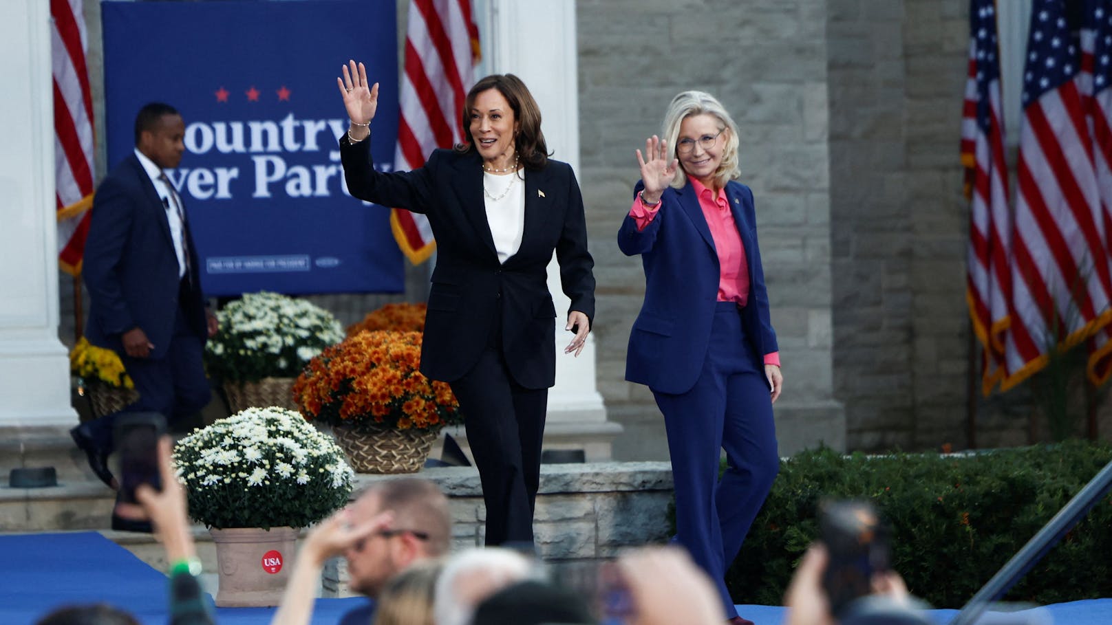 Liz Cheney gibt "mit Stolz" ihre Stimme Kamala Harris