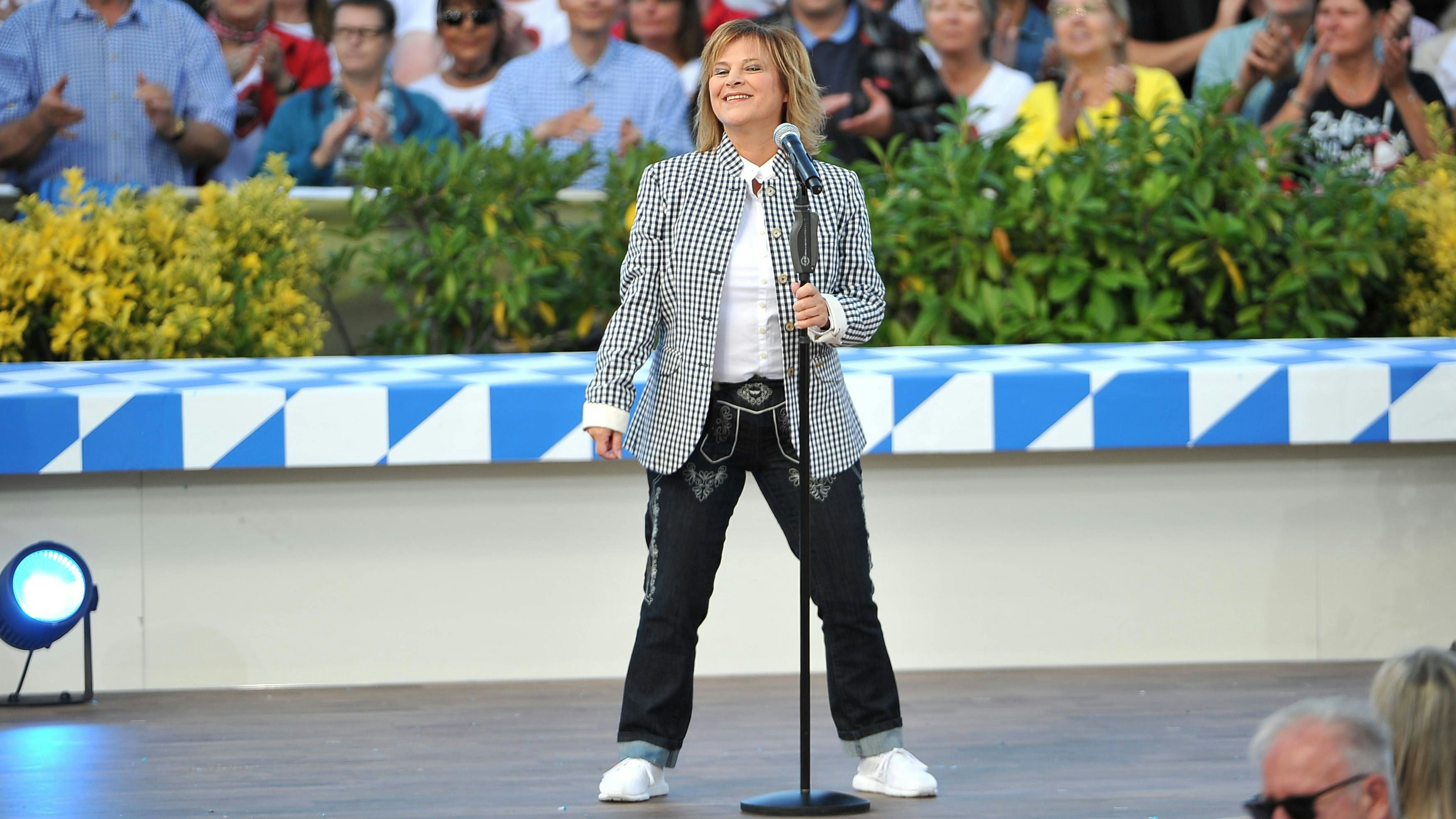 Heute.at - Schlagerstar Nicki sitzt im Rollstuhl – Fans in Sorge