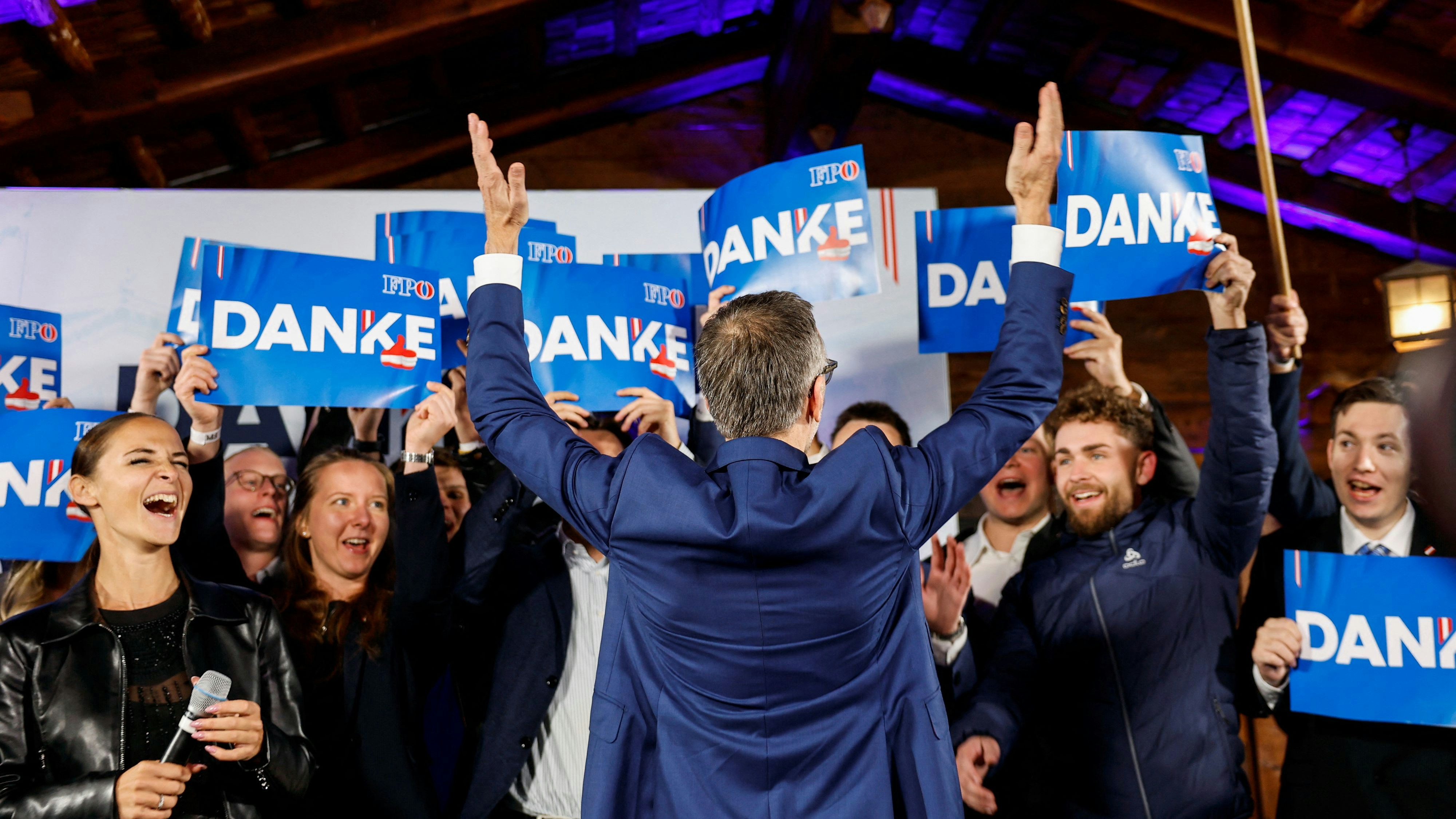 "Put your hands up in the Air": DJ Herbert auf der Wahlparty am vergangenen Sonntag