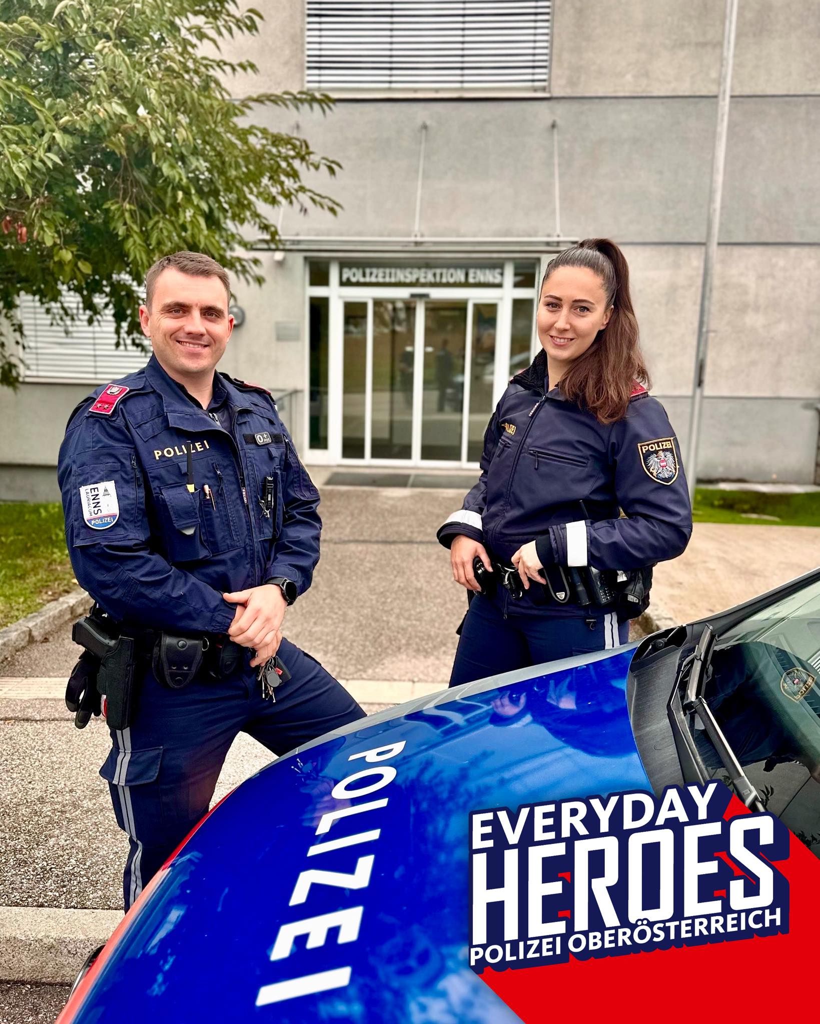 Retteten der jungen Frau das Leben: Melanie und Manuel von der Polizei-Inspektion Enns (Bez. Linz-Land).