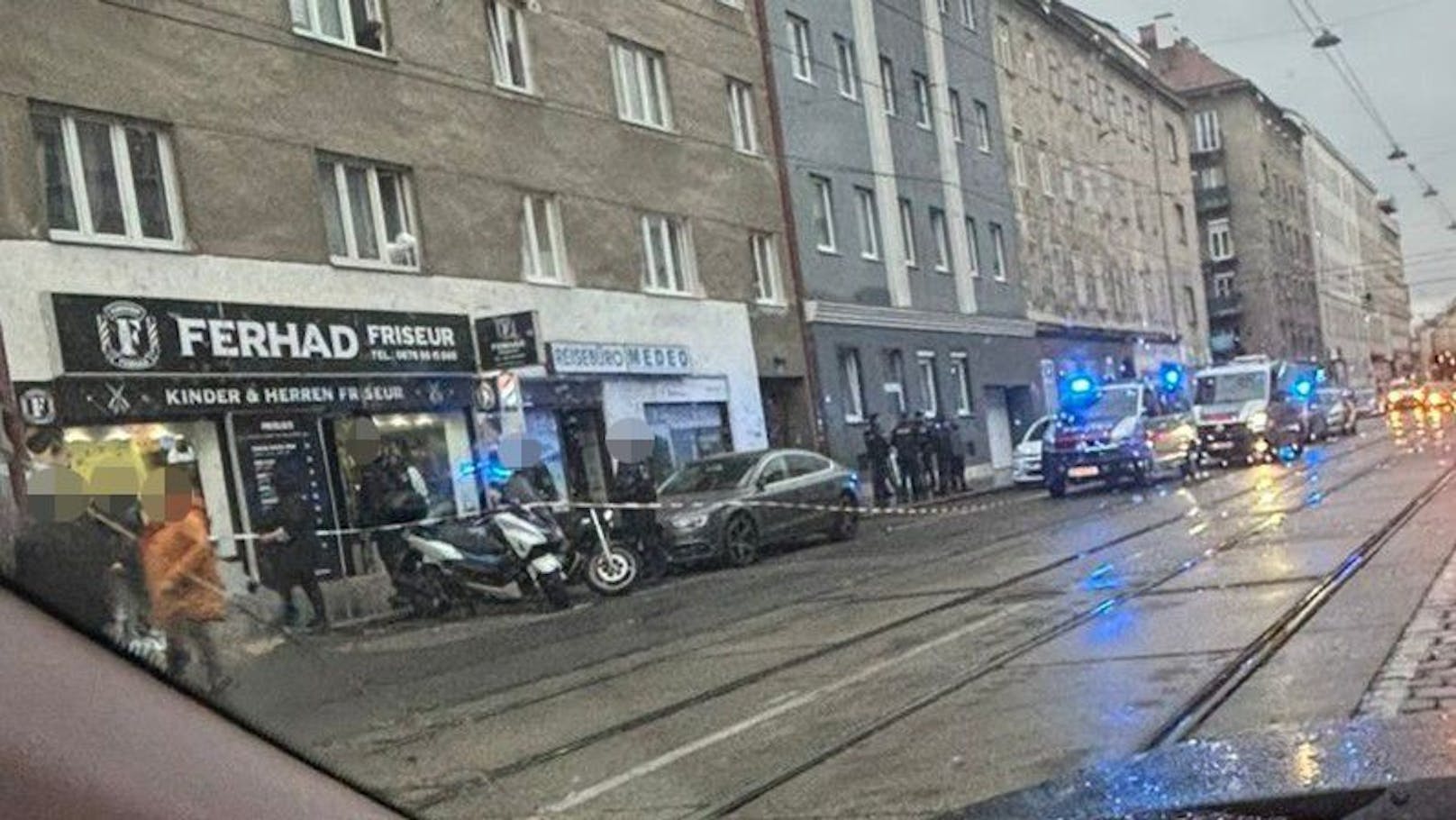 Streit zwischen Ehepaar, dann stürzt Frau aus Fenster