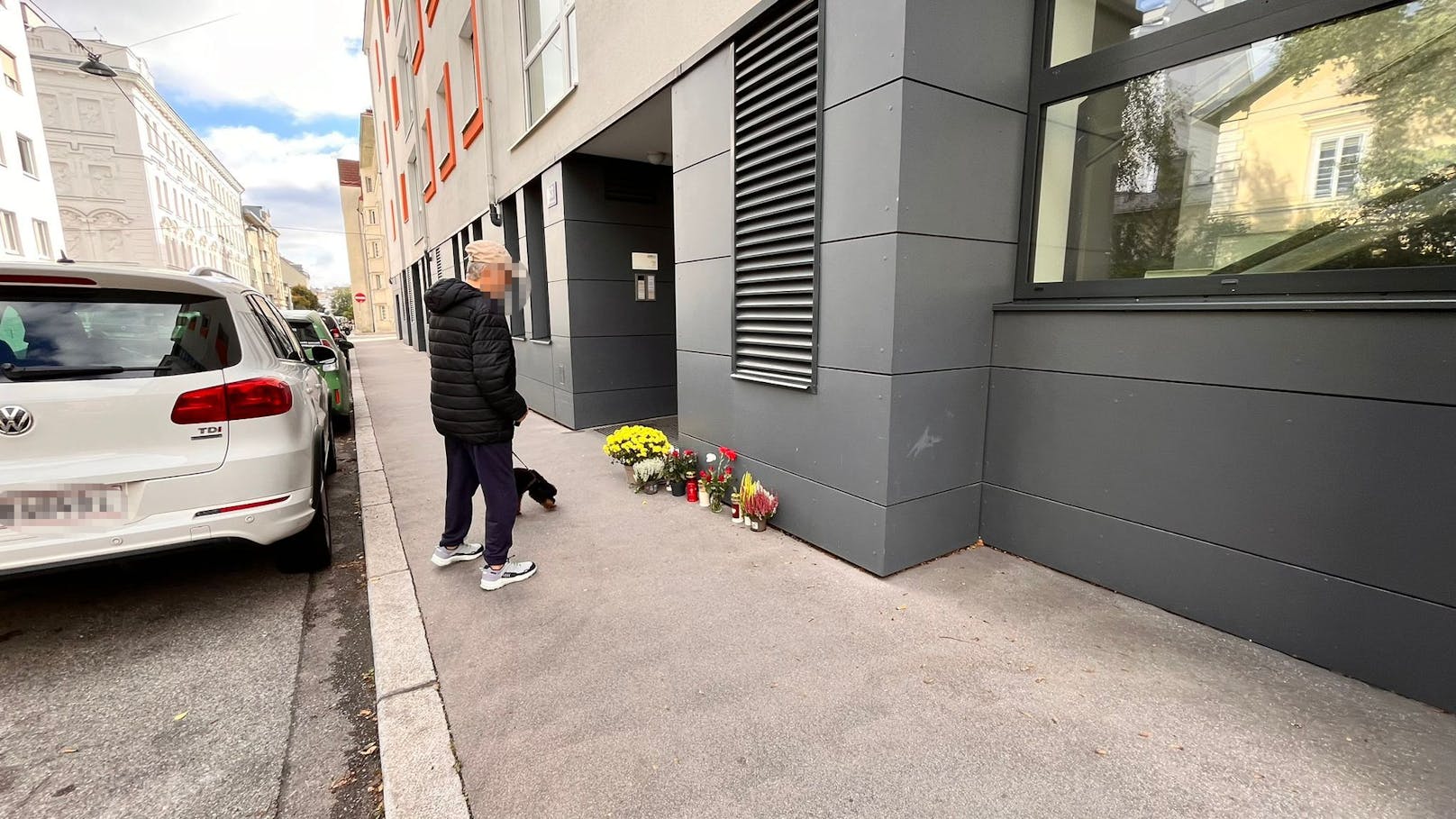 Die Wiener Polizei traf am Freitag gegen 9.40 Uhr bei der Wohnung ein. Als die Tür aufging, stand ein Mann vor ihnen.