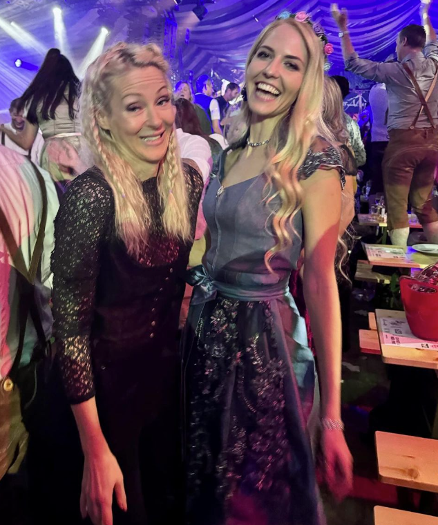 Simone Lugner folgte der Einladung von Beatrice Turin auf die Wiener Kaiser Wiesn in den Prater