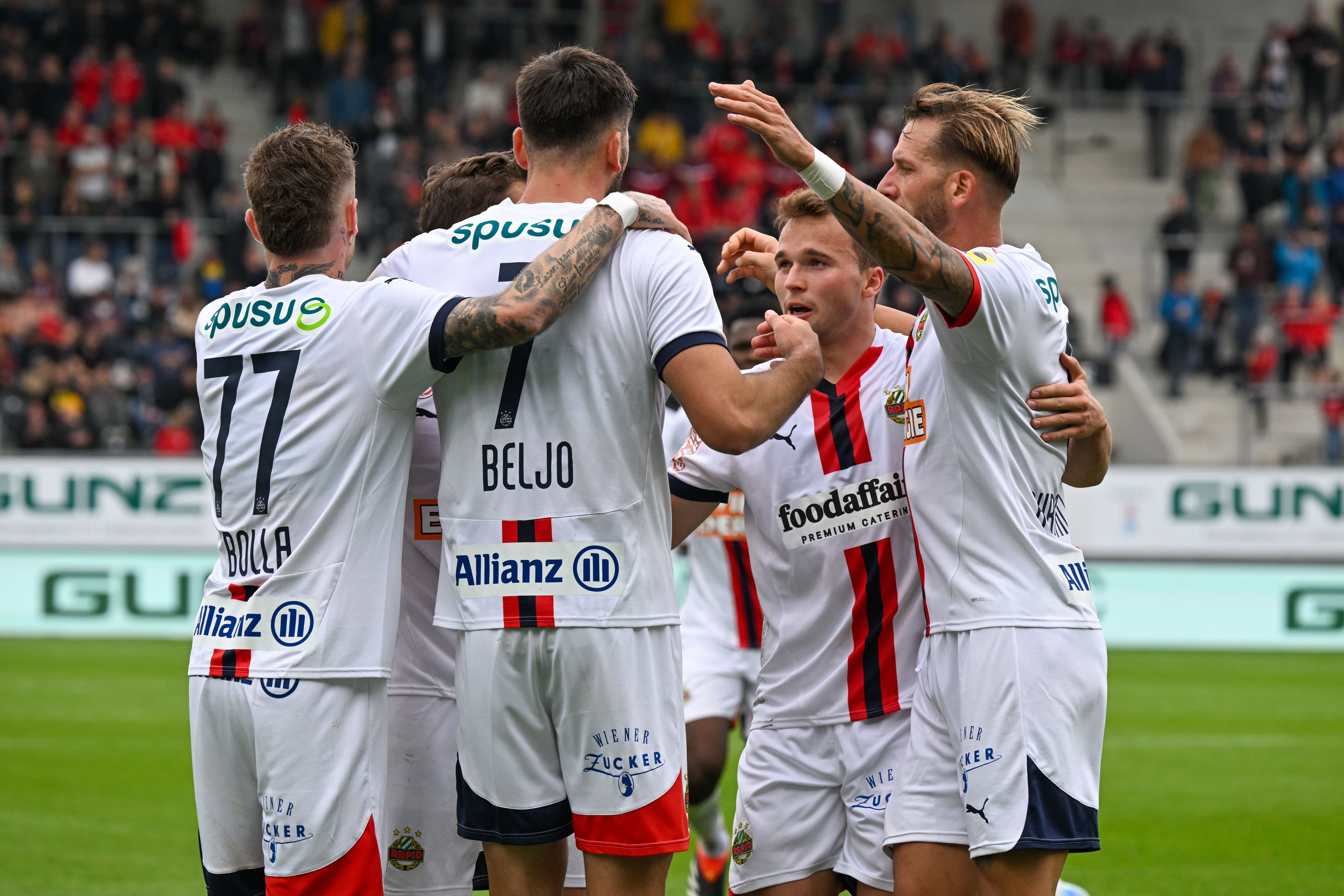 Rapid jubelt über den 1:0-Arbeitssieg gegen Altach.
