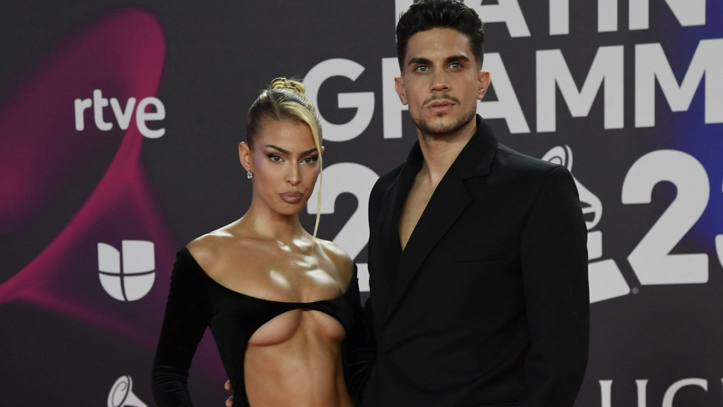 Eines der zugeknöpfteren Fotos von Jessica Goicoechea (l.) und Marc