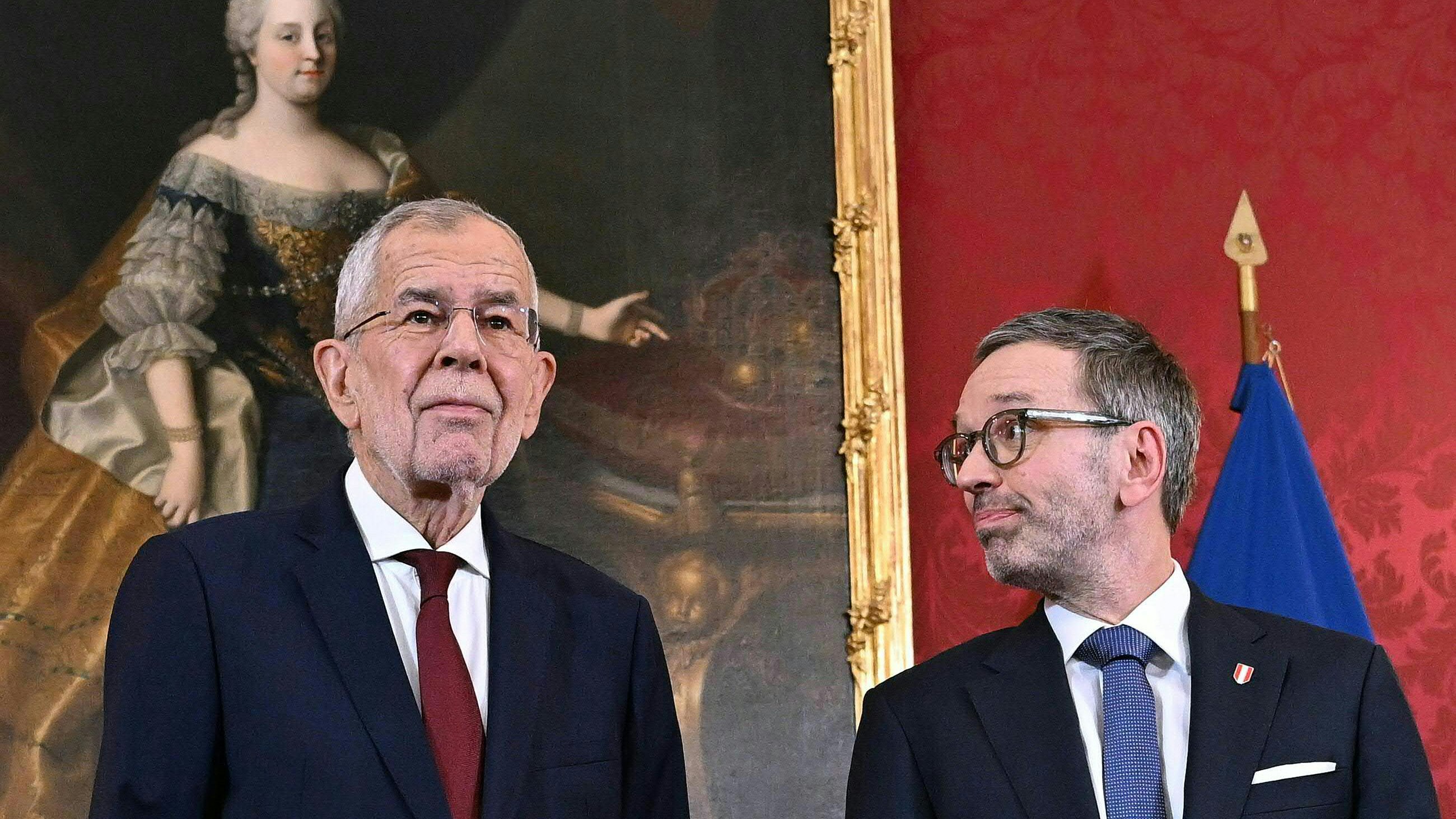 Alle Augen auf den Bundespräsidenten. Am Montag trifft er sich mit Karl Nehammer und Andreas Babler.
