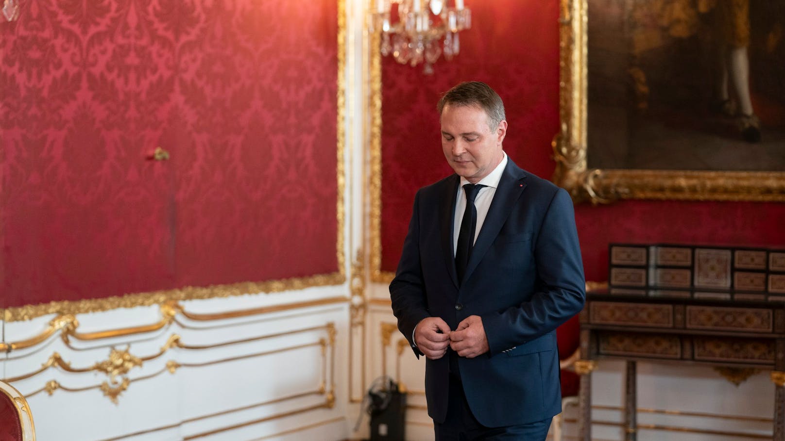 SPÖ-Chef Babler in der Hofburg vor dem Treffen mit dem Bundespärsidenten.